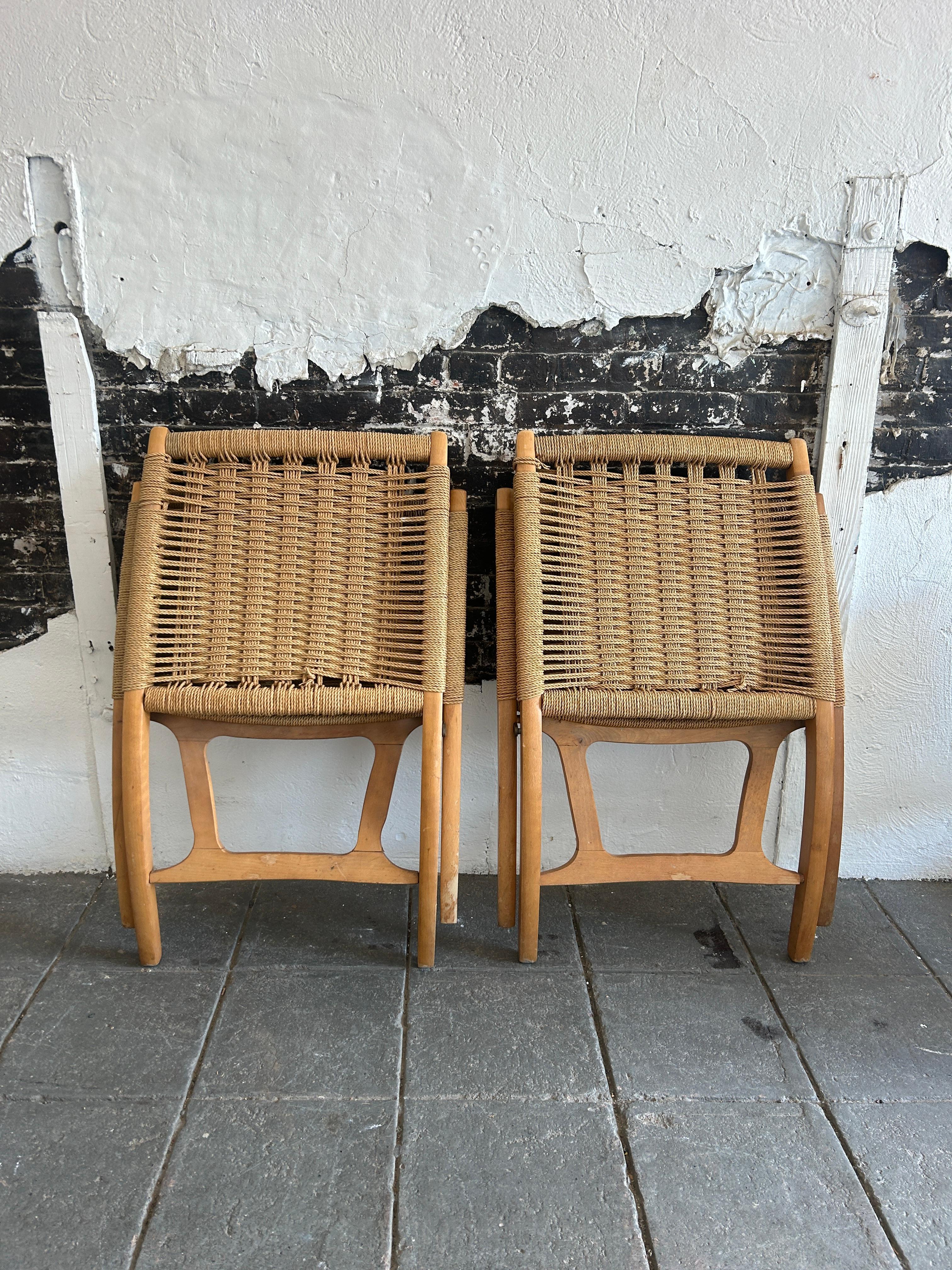 Milieu du XXe siècle Paire de chaises longues pliantes en cordon de papier tissé scandinave moderne du milieu du siècle dernier en vente