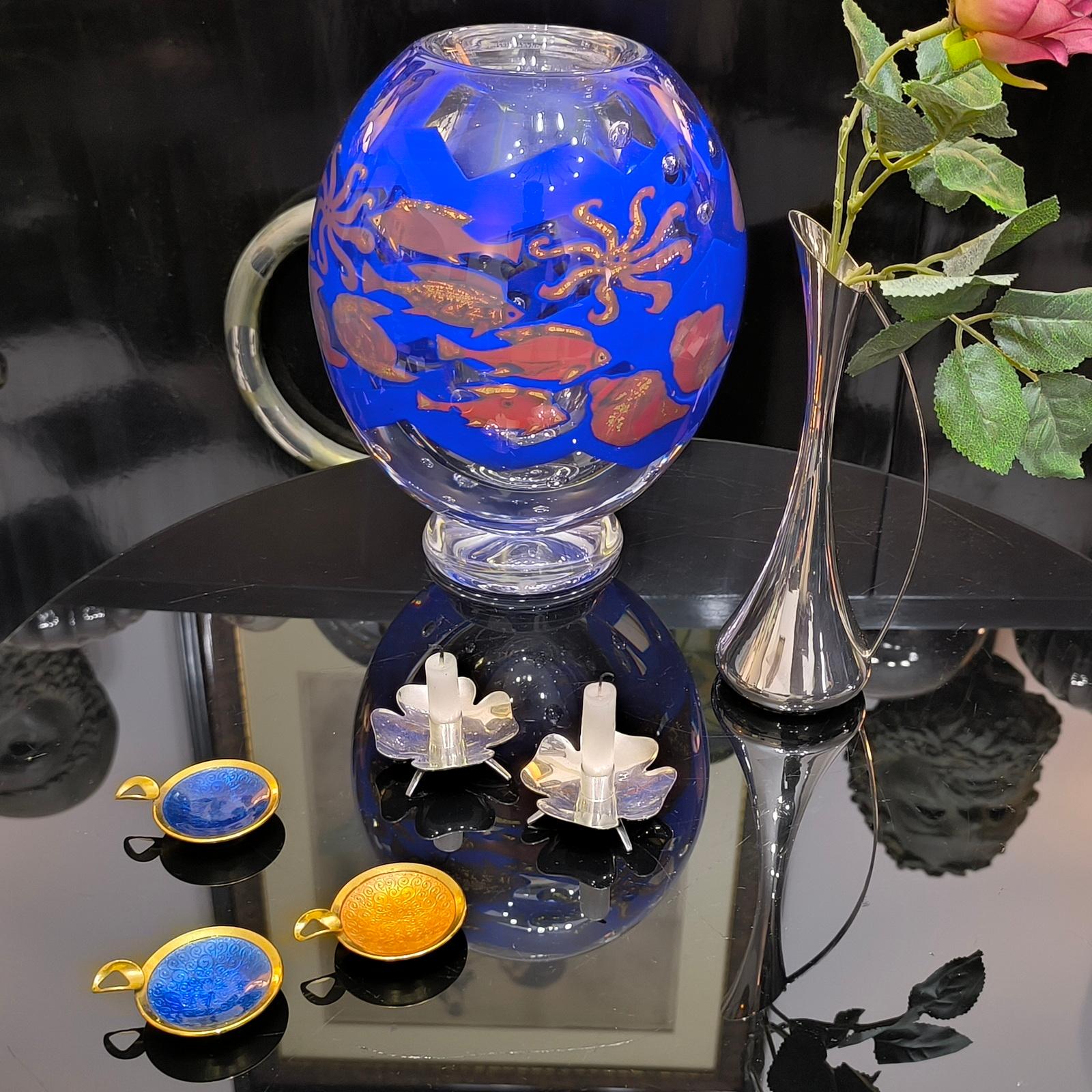 Mid-Century Modern Paire de bougeoirs à fleurs en trèfle en métal argenté du milieu du siècle dernier en vente