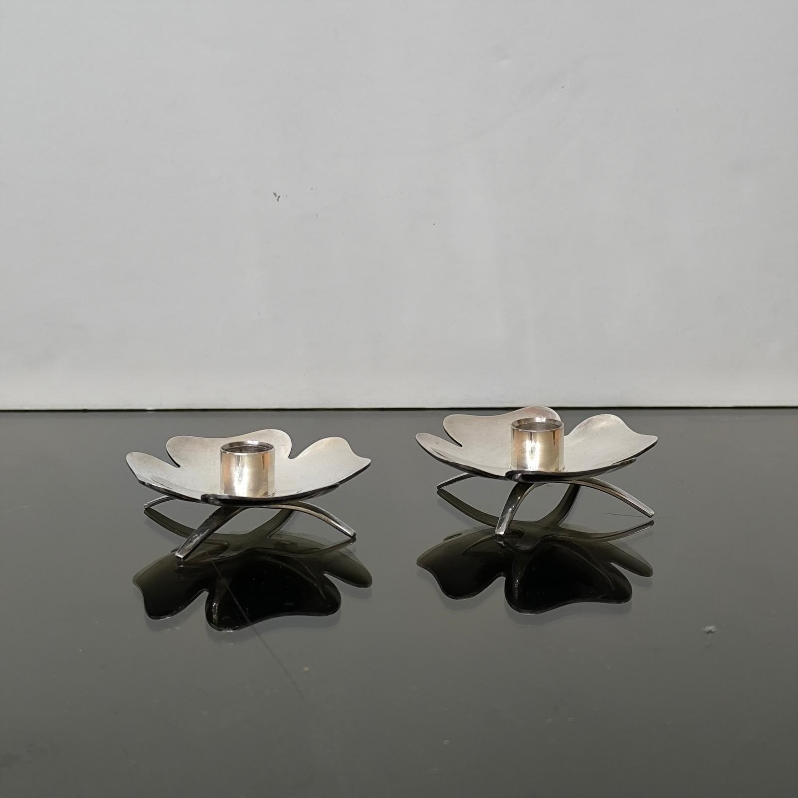 Paire de bougeoirs à fleurs en trèfle en métal argenté du milieu du siècle dernier Excellent état - En vente à Bochum, NRW