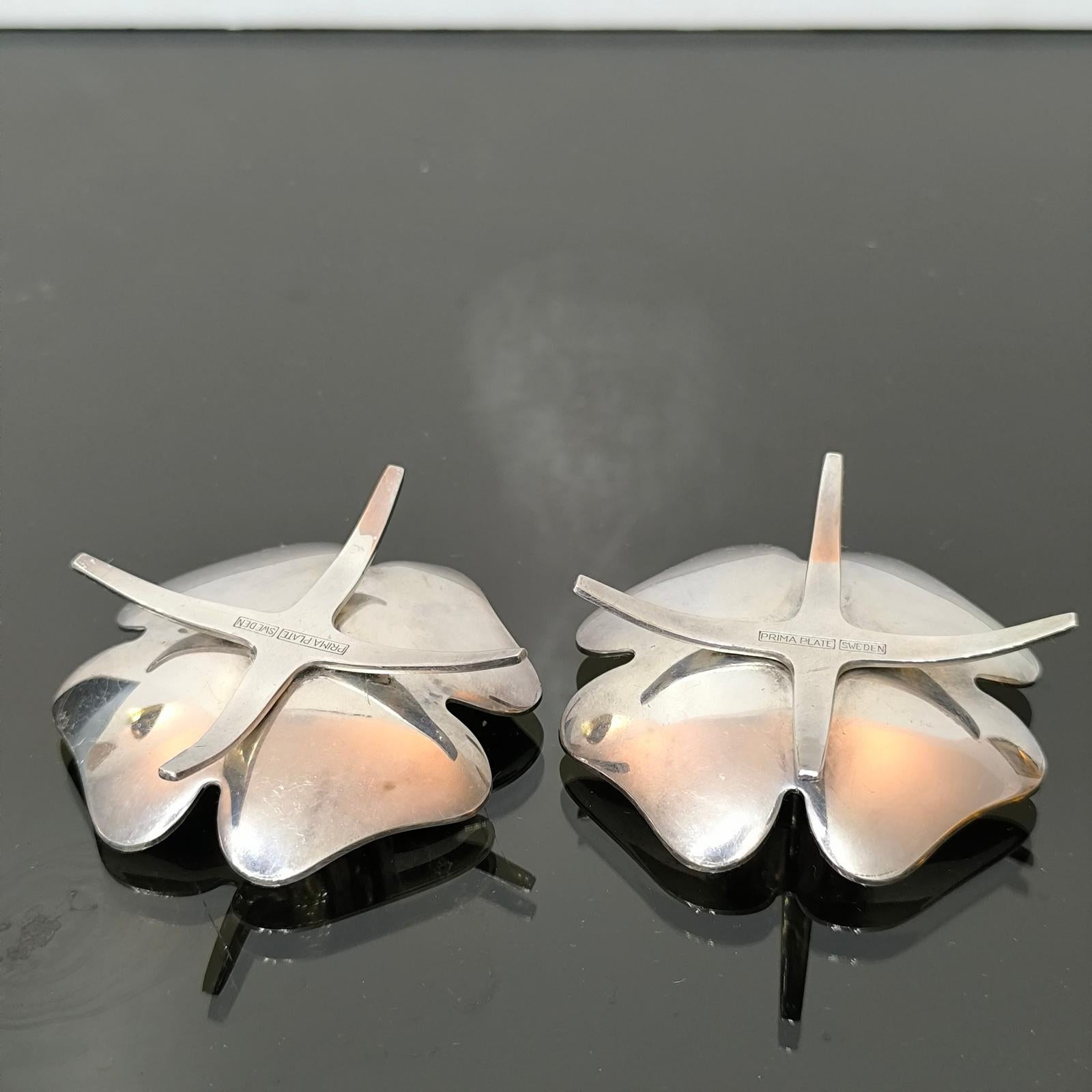 Paire de bougeoirs à fleurs en trèfle en métal argenté du milieu du siècle dernier en vente 1