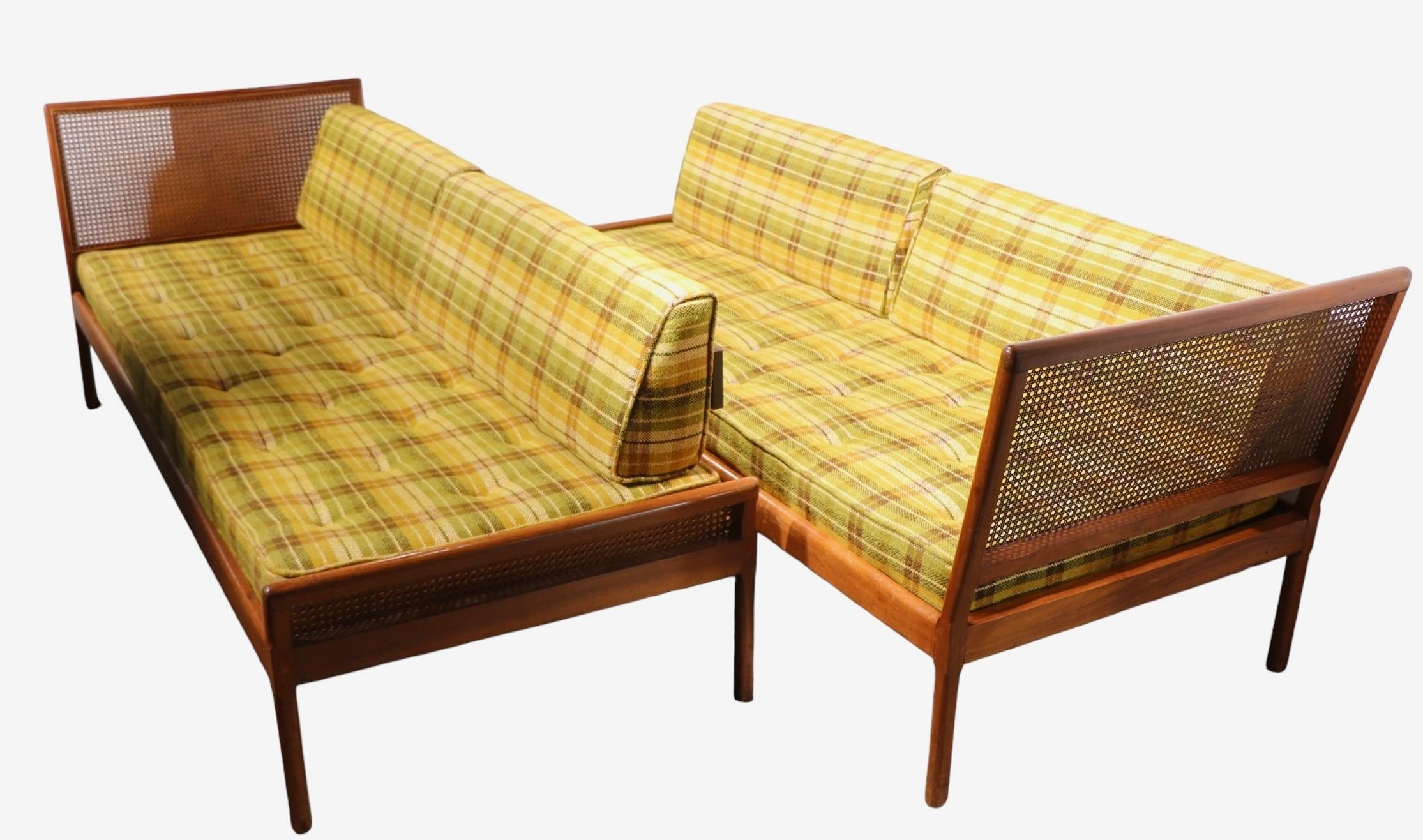 Pareja de sofás-cama de mediados de siglo en Bueno estado para la venta en New York, NY