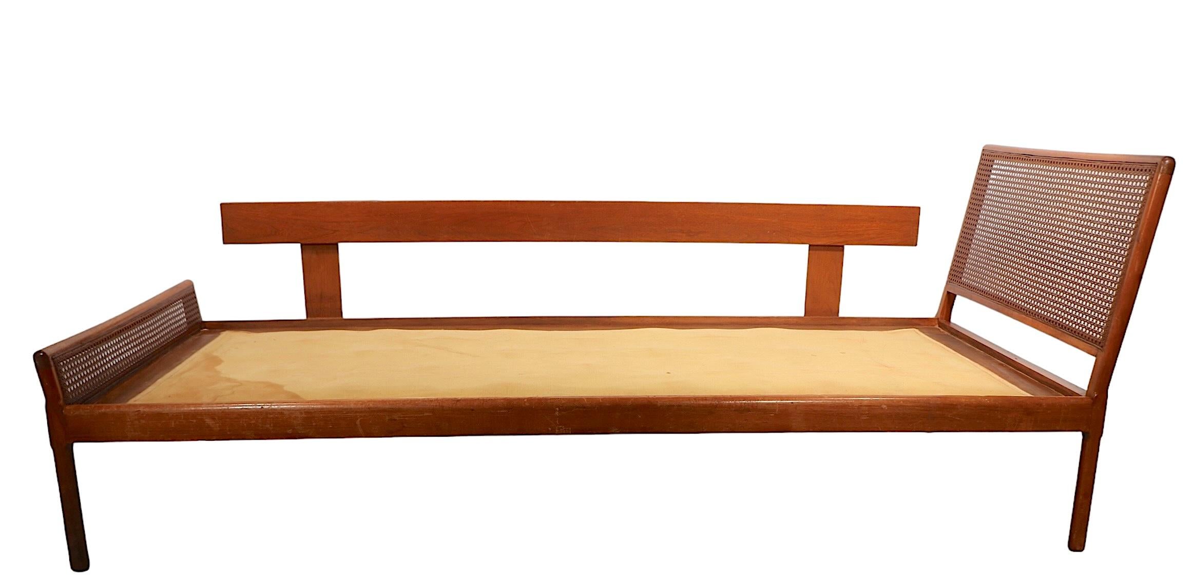 Pareja de sofás-cama de mediados de siglo en venta 2