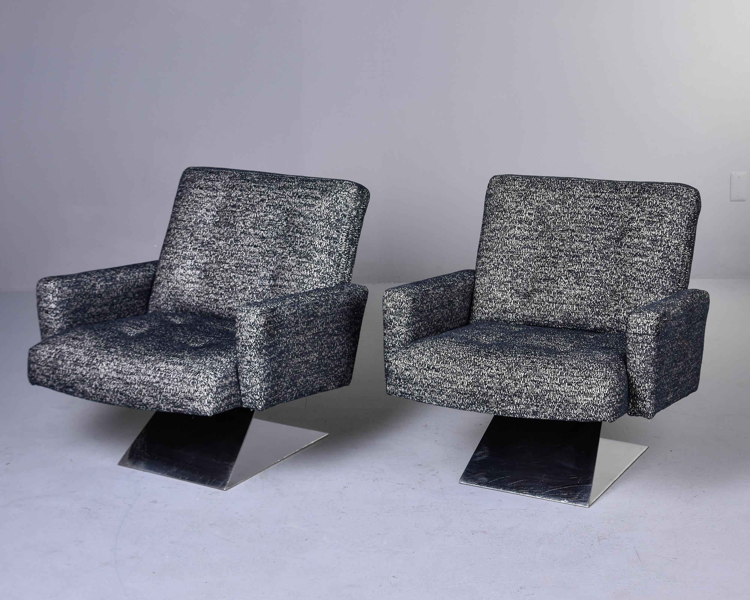 Pair Mid Century Steel Z Form Base Chairs with New Black and Cream Upholstery In Good Condition For Sale In Troy, MI