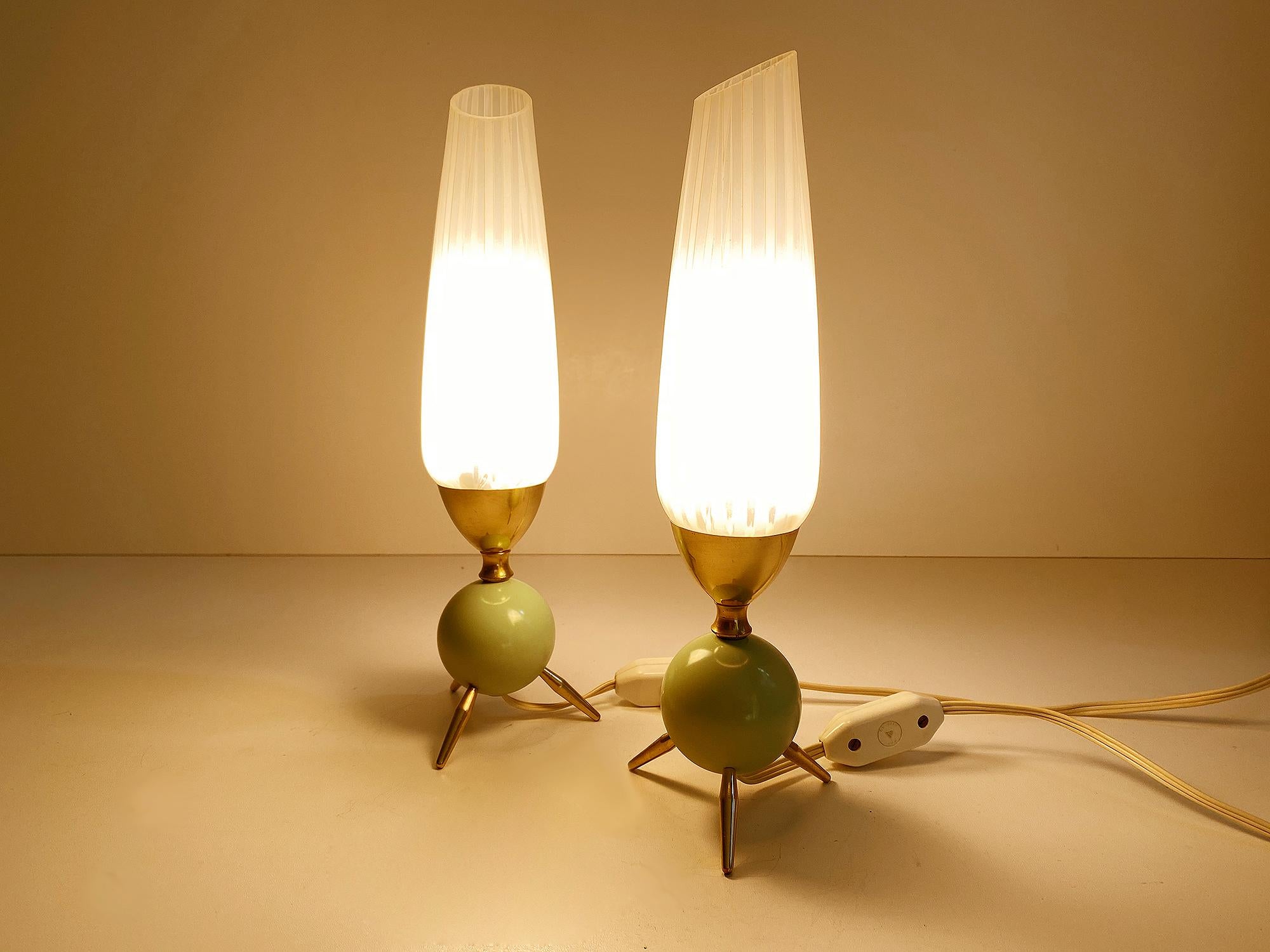  Pair of UNIQUE Tripod Table Lamps Lights, Stilnovo Style, Brass Glass, 1950s  In Good Condition For Sale In Bremen, DE