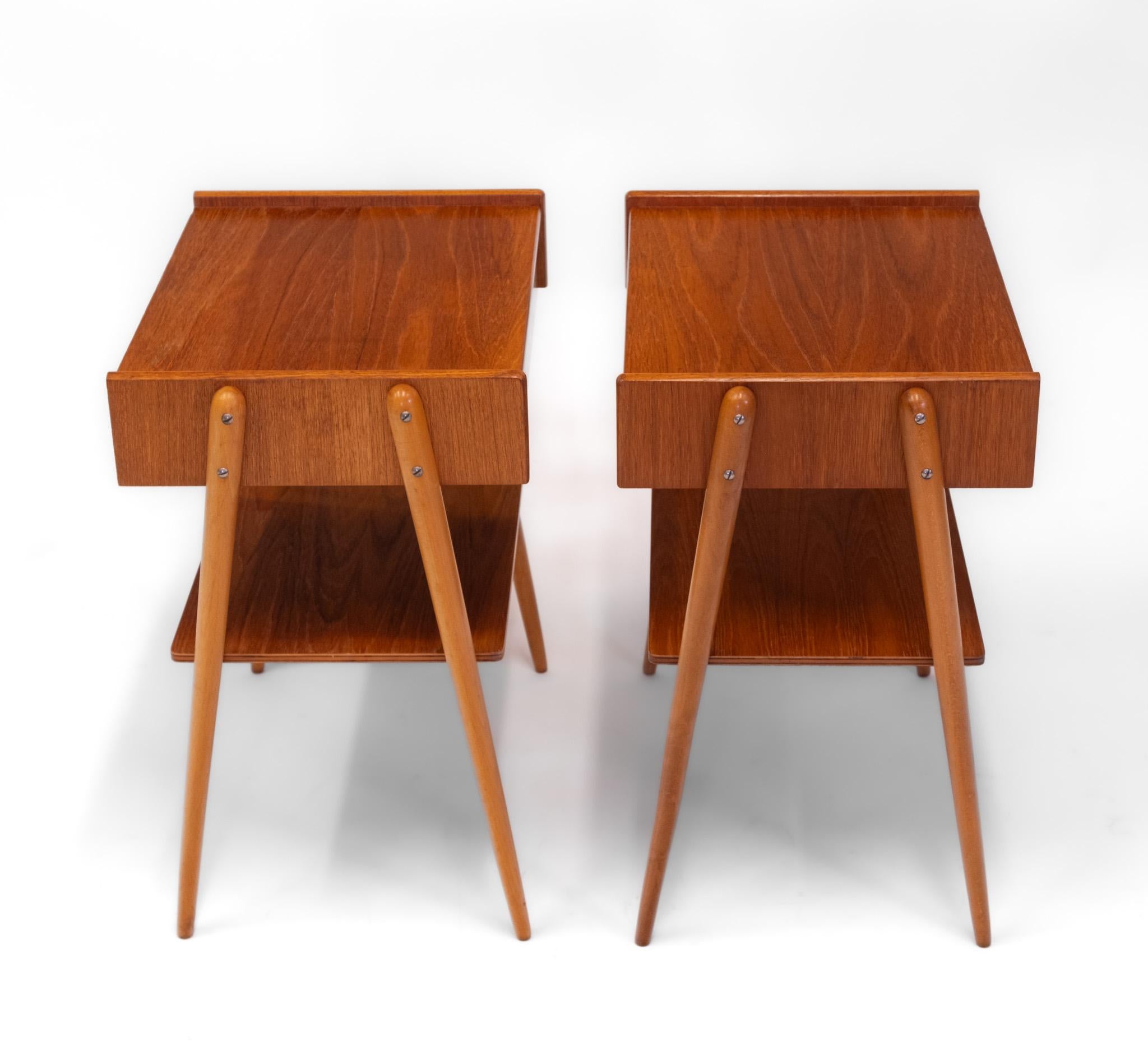 Scandinave moderne Paire de tables de chevet suédoises en teck du milieu du siècle par Carlström & Co en vente