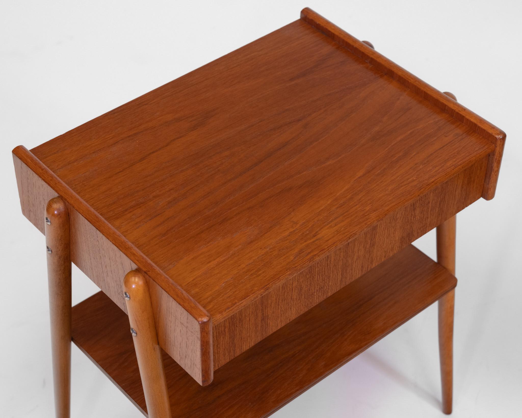 Paire de tables de chevet suédoises en teck du milieu du siècle par Carlström & Co Bon état - En vente à Norwich, GB