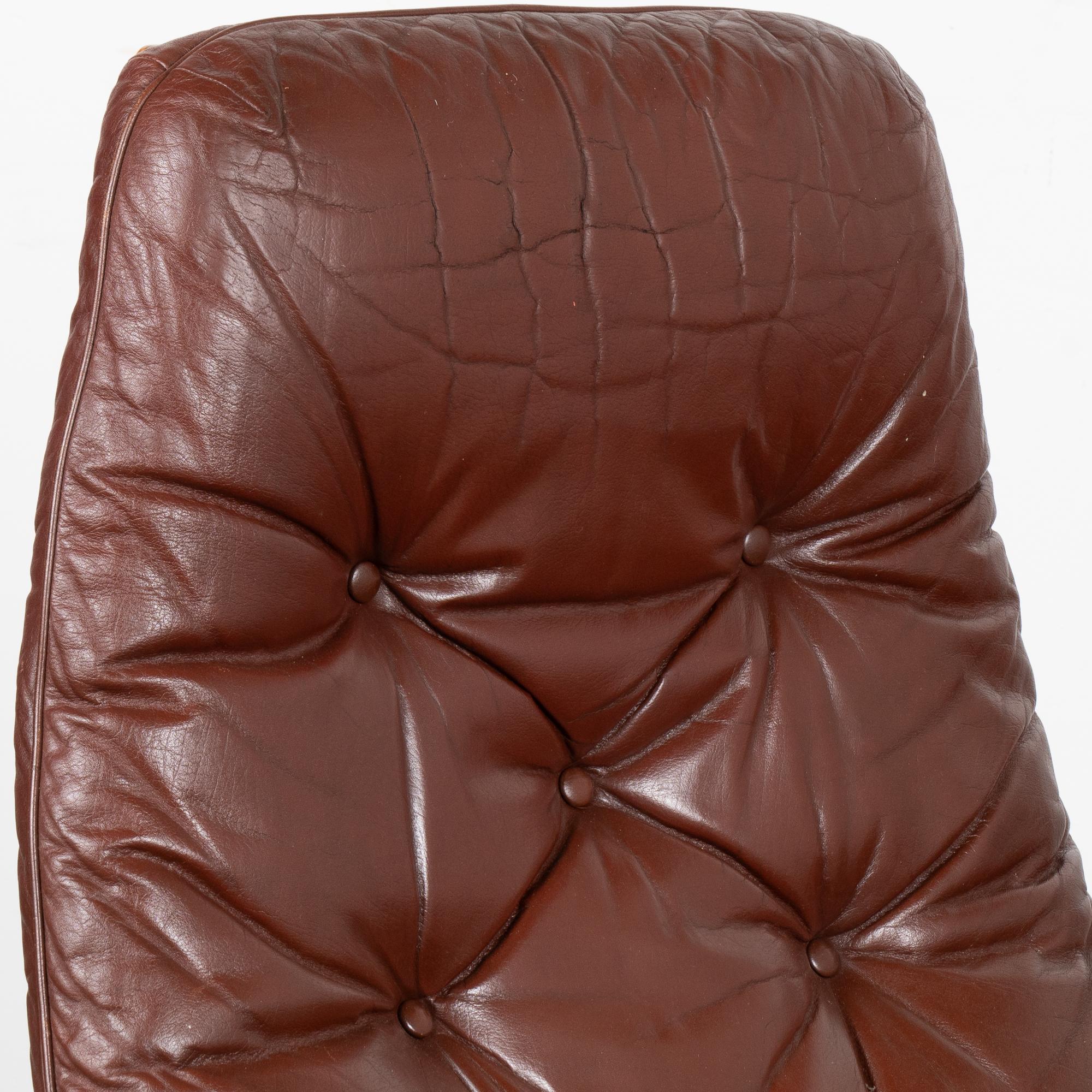 Pair, Mid Century Swivel Brown Leather Lounge Chairs, Denmark circa 1970 In Good Condition In Round Top, TX
