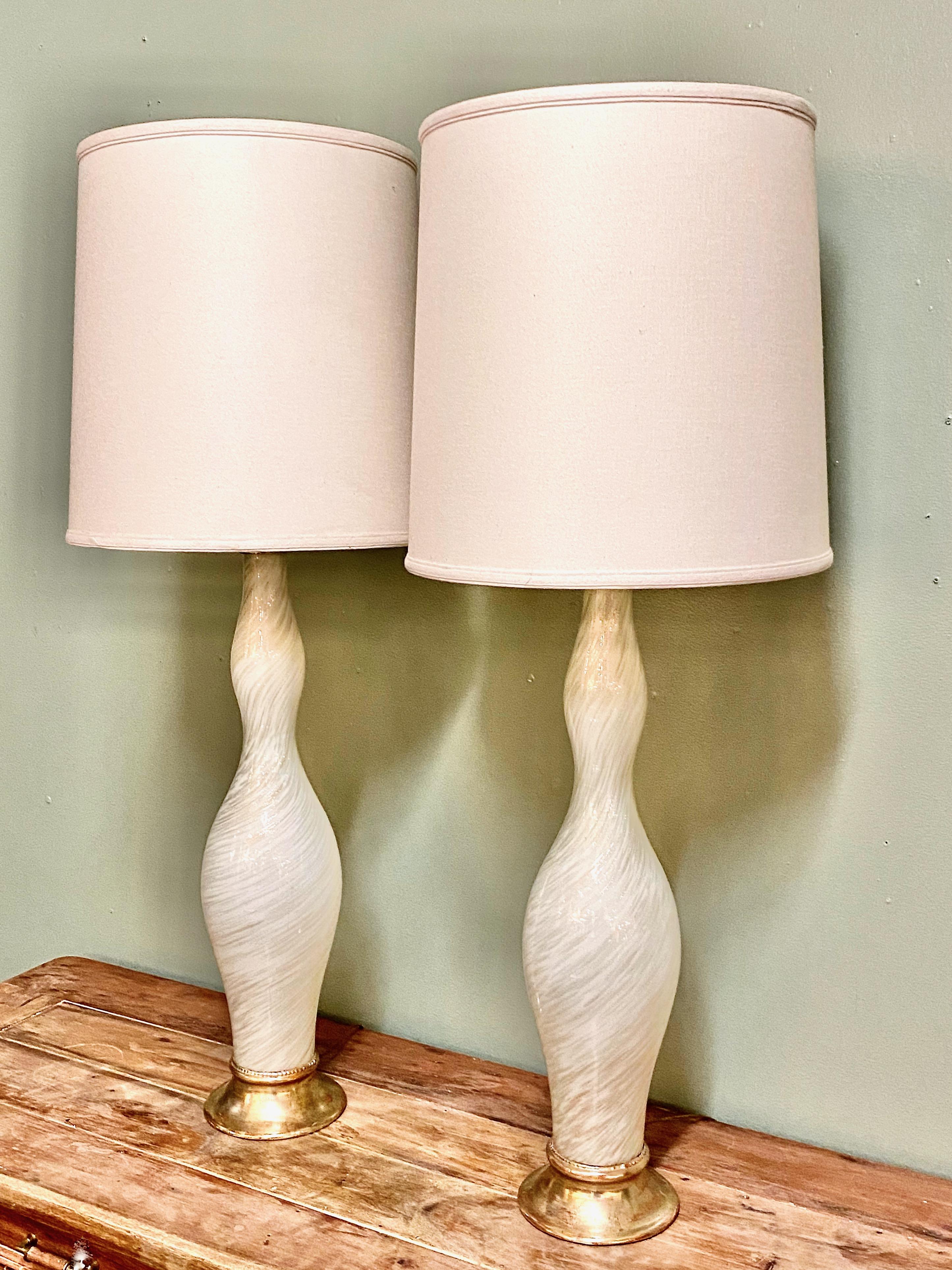 Paire de grandes lampes de Murano du milieu du siècle dernier en vente 6
