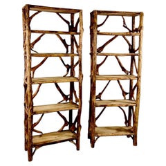 Paar Mid-Century Tall Rustic Adirondak-Stil Bücherregal