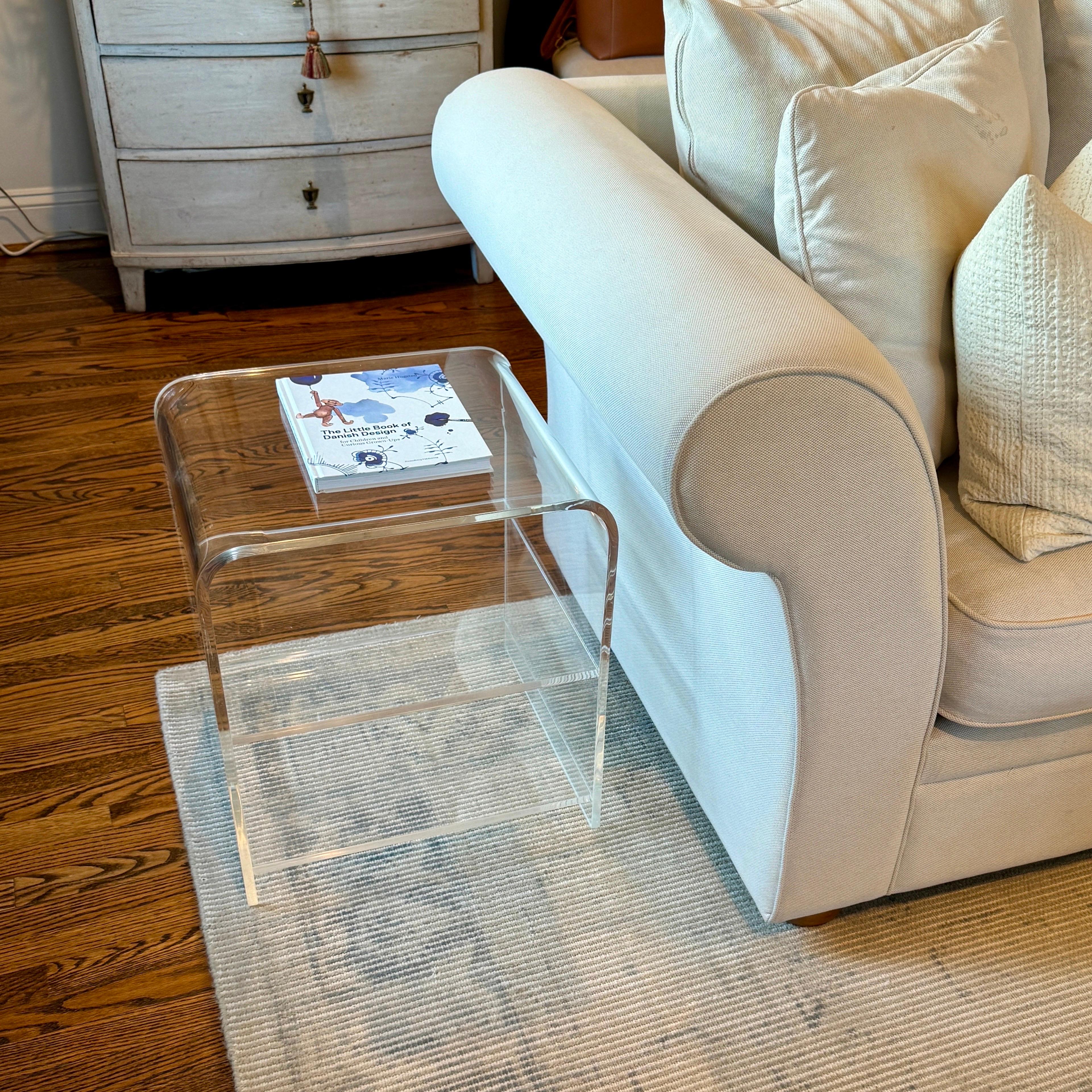 Paire de tables basses à cascade en Lucite épaisse du milieu du siècle dernier en vente 10