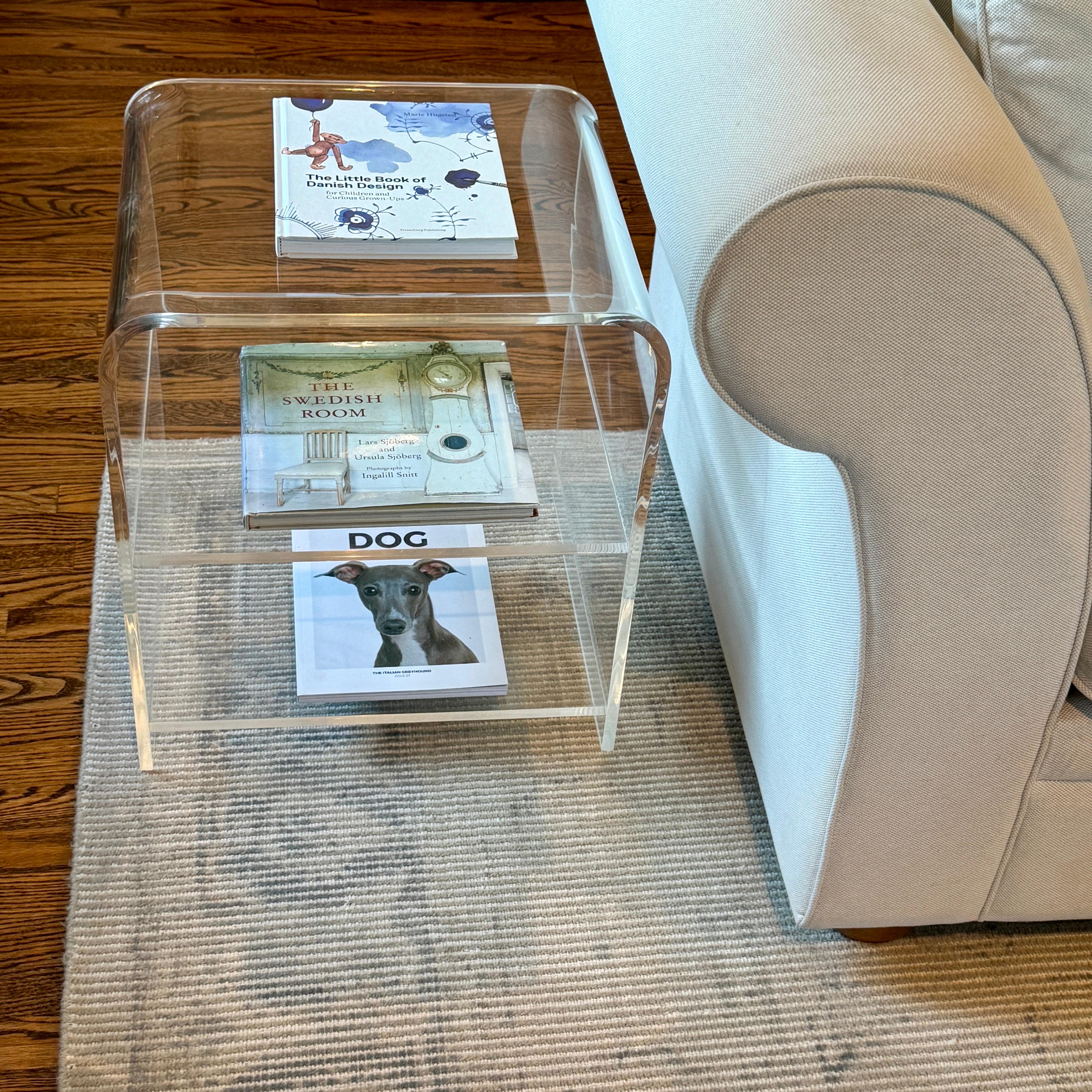 Paire de tables basses à cascade en Lucite épaisse du milieu du siècle dernier en vente 11