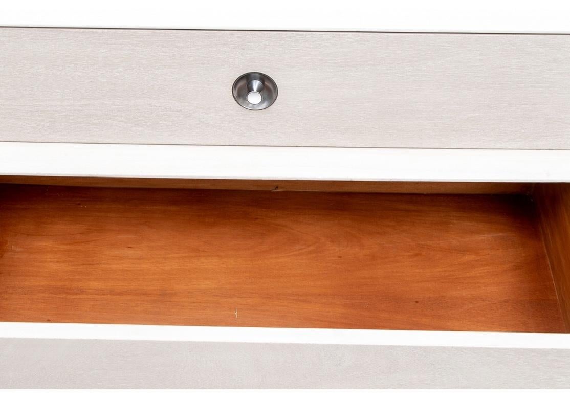 Mid-Century Modern Paire de commodes à étages en bois à chaux du milieu du siècle dernier en vente