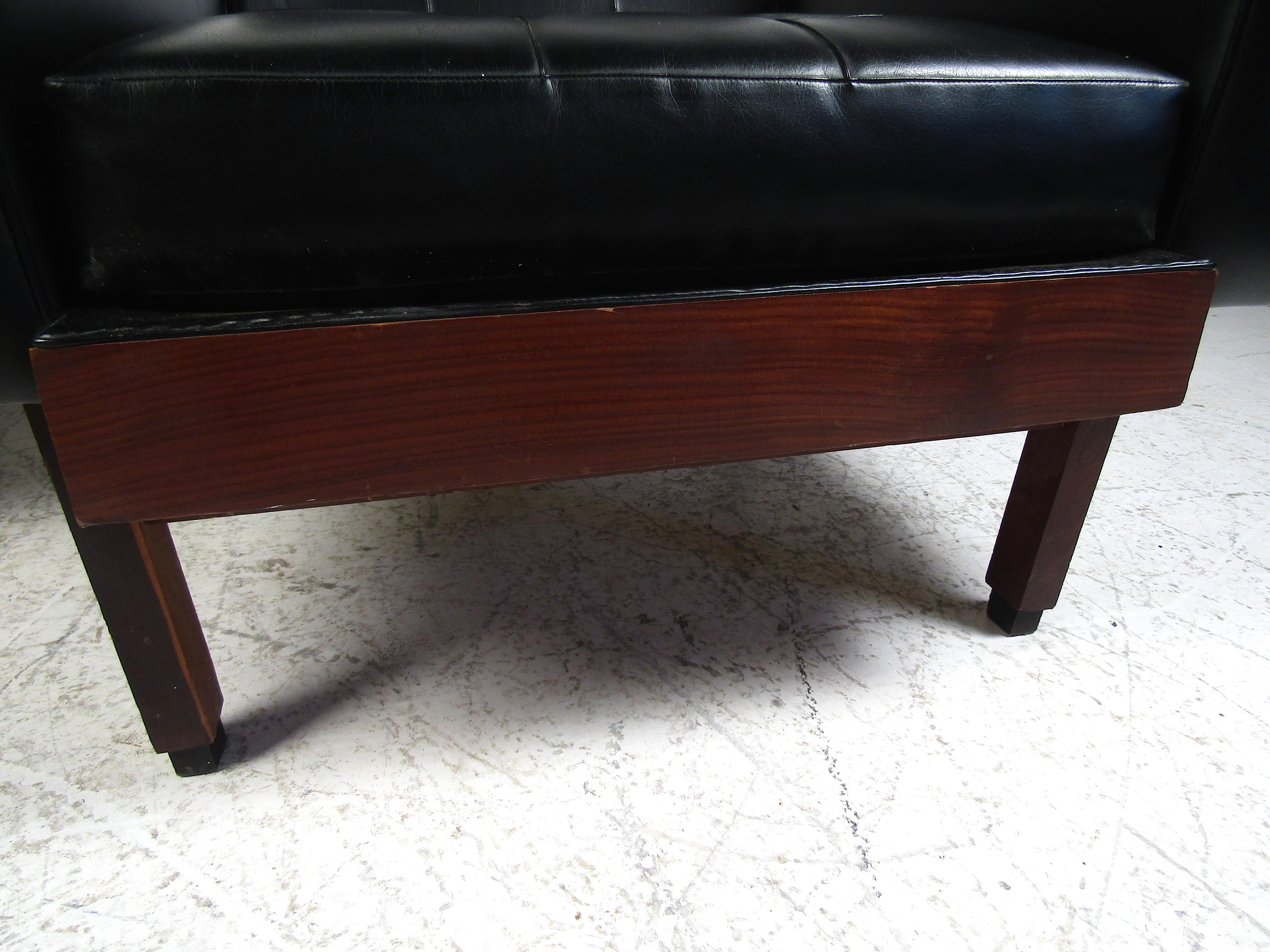 Pair Mid-Century Tufted Lounge Chairs in Black For Sale 8
