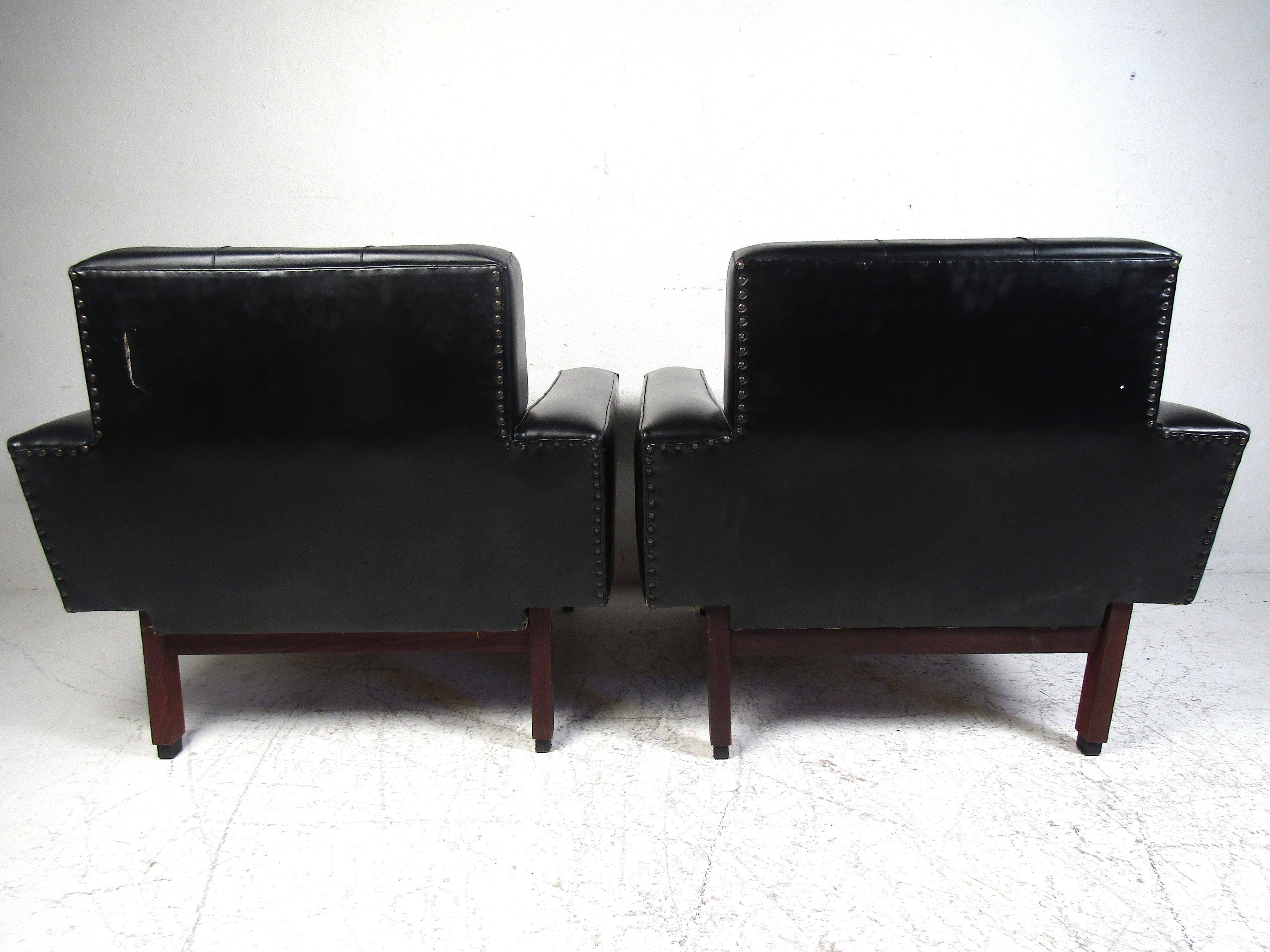 Pair Mid-Century Tufted Lounge Chairs in Black In Fair Condition For Sale In Brooklyn, NY