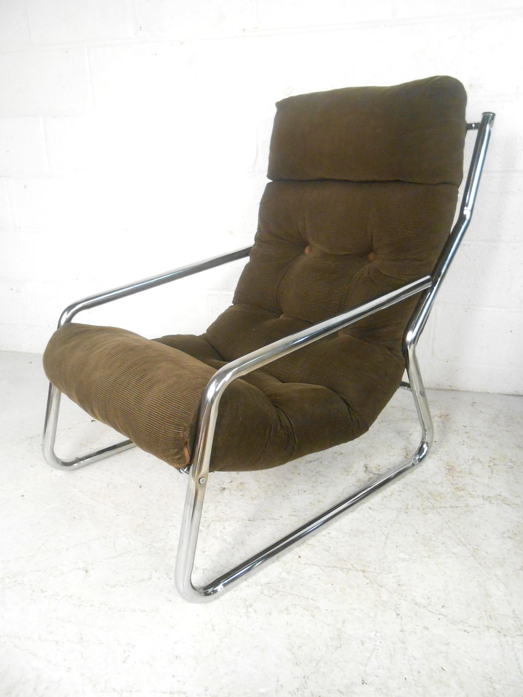 Pair of Midcentury Upholstered Lounge Chairs 3