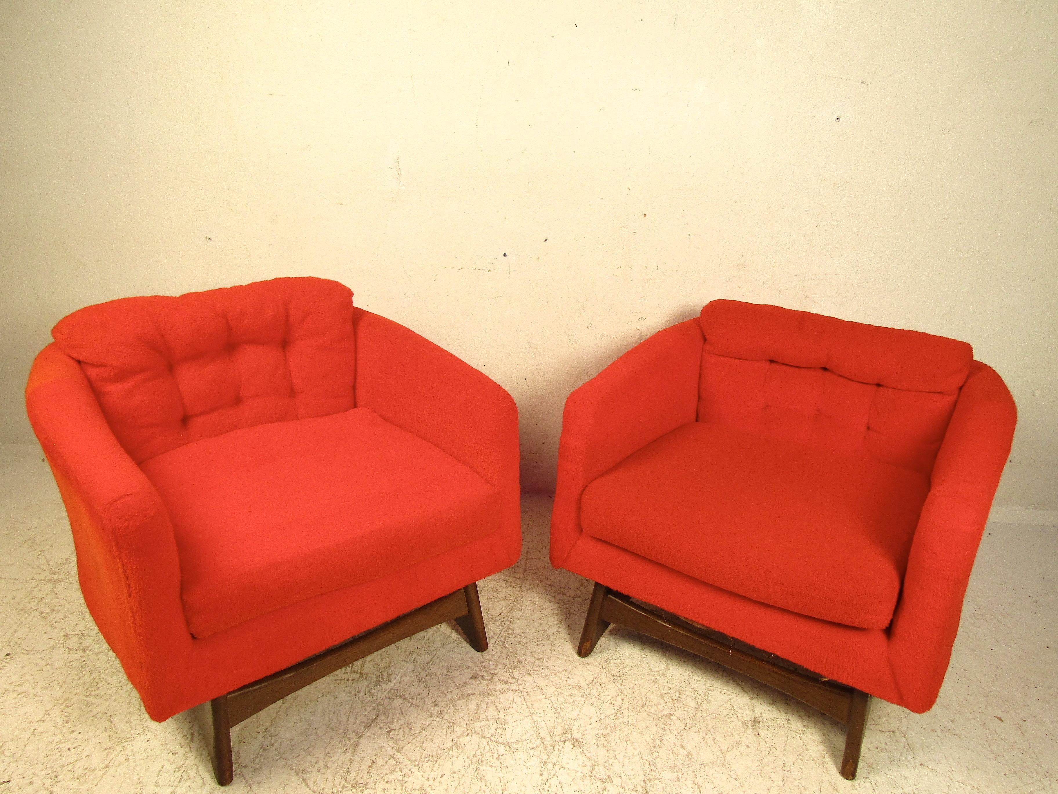 Pair of Midcentury Upholstery Lounge Chairs in Adrian Pearsall Style For Sale 5