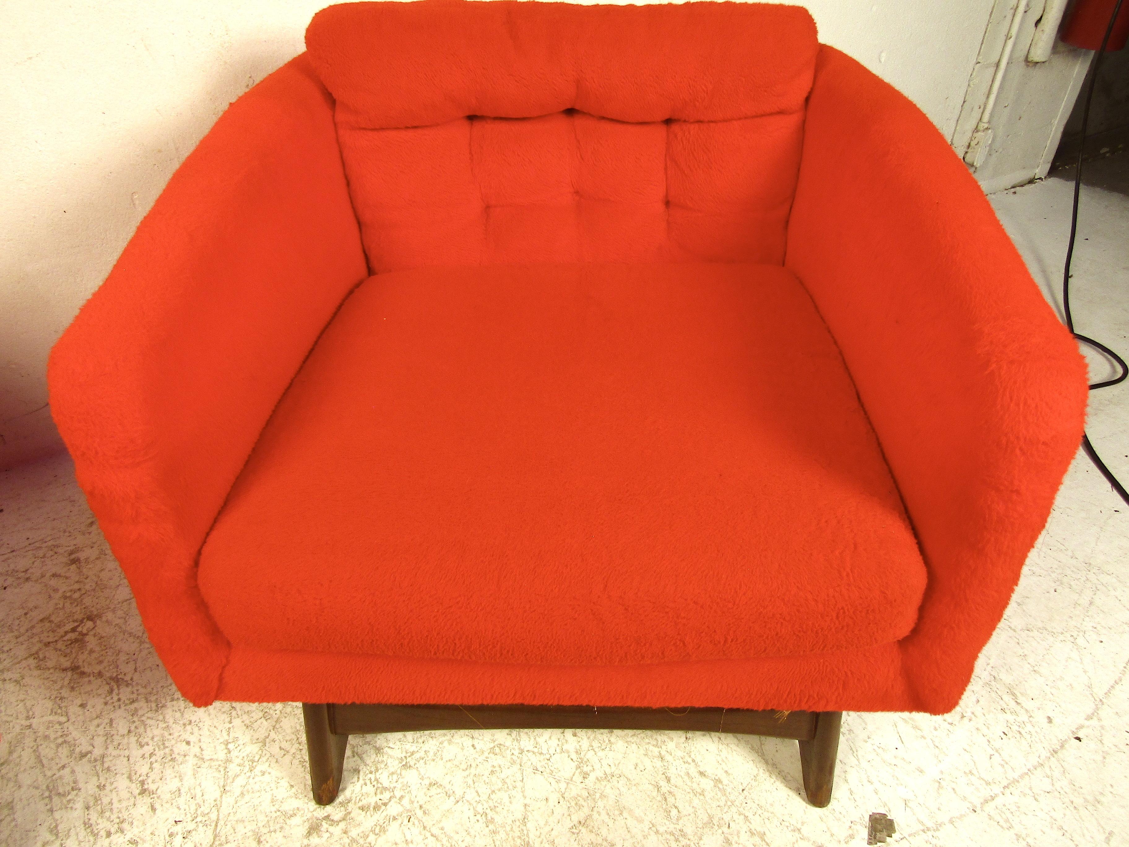Pair of Midcentury Upholstery Lounge Chairs in Adrian Pearsall Style In Good Condition For Sale In Brooklyn, NY
