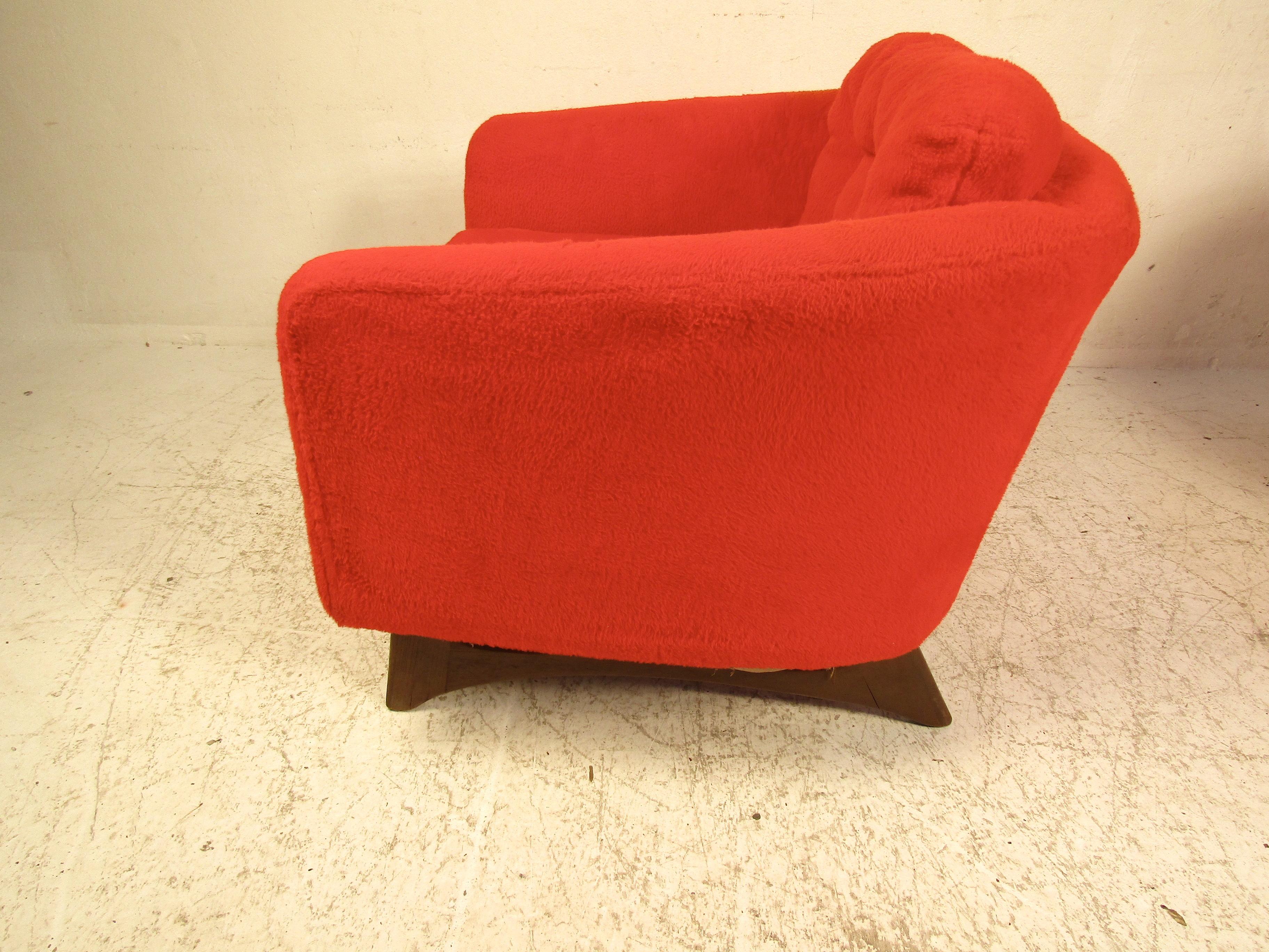 Pair of Midcentury Upholstery Lounge Chairs in Adrian Pearsall Style For Sale 2