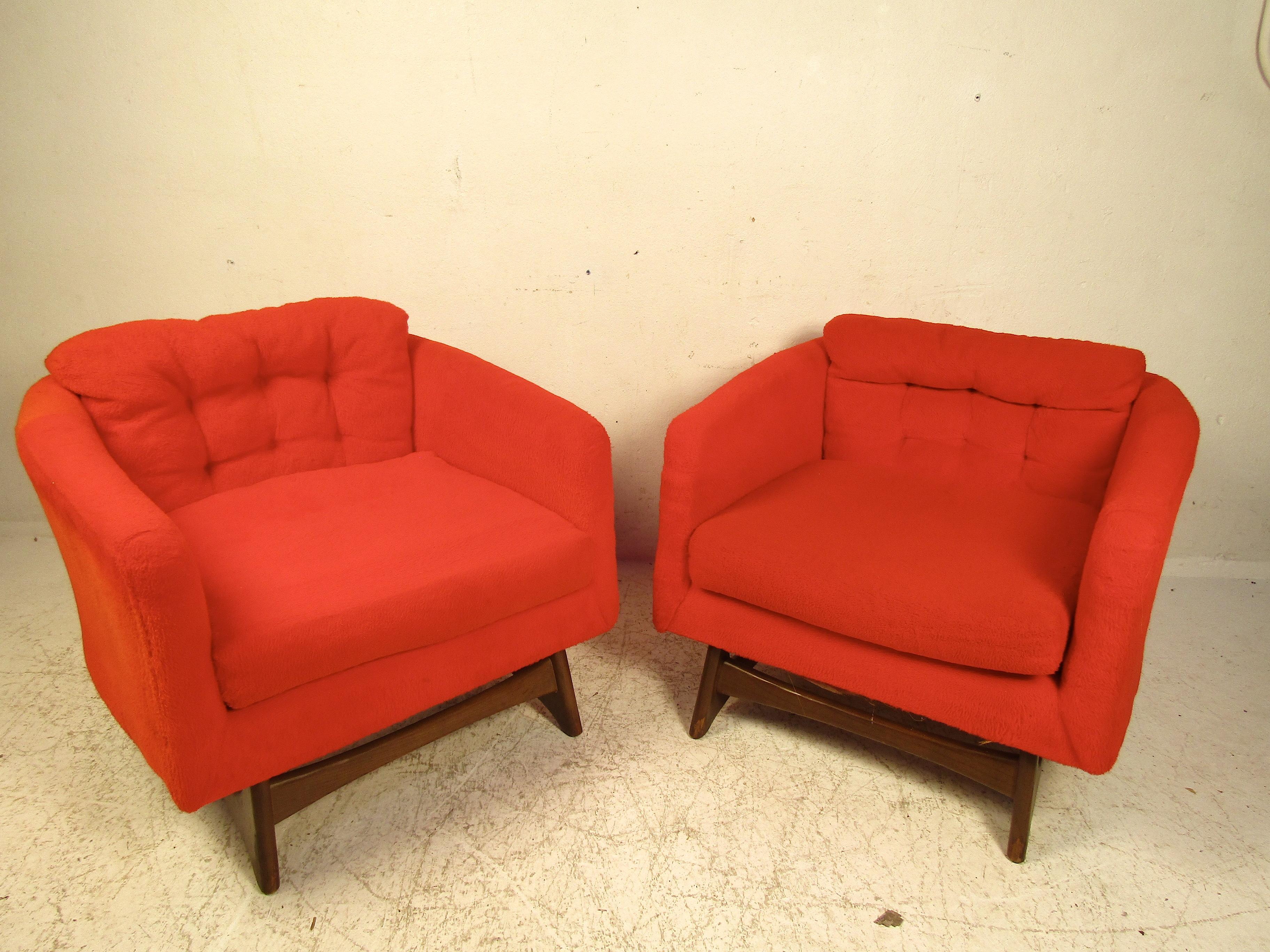 Pair of Midcentury Upholstery Lounge Chairs in Adrian Pearsall Style For Sale 4