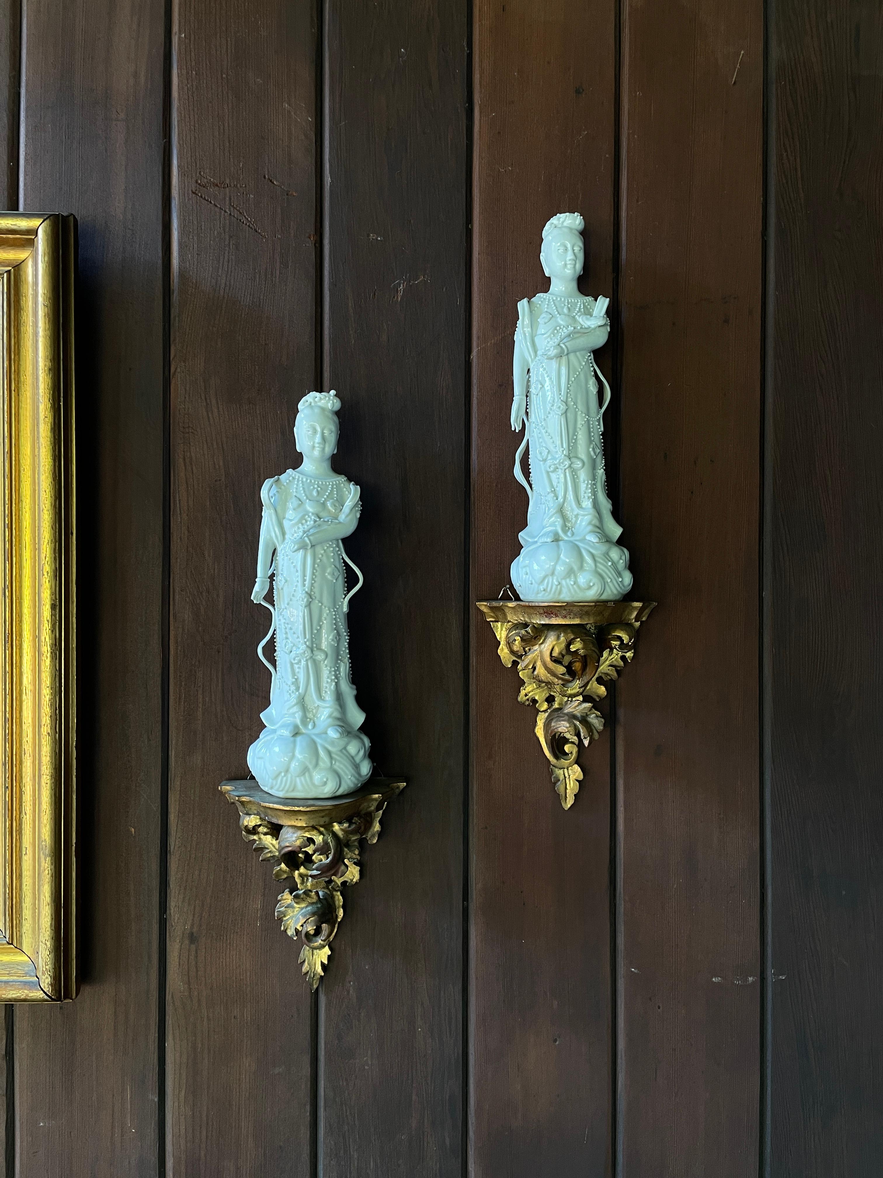 Par Estantería de Pared Veneciana de Mediados de Siglo de Acanto Tallado Dorado Italia en venta 8