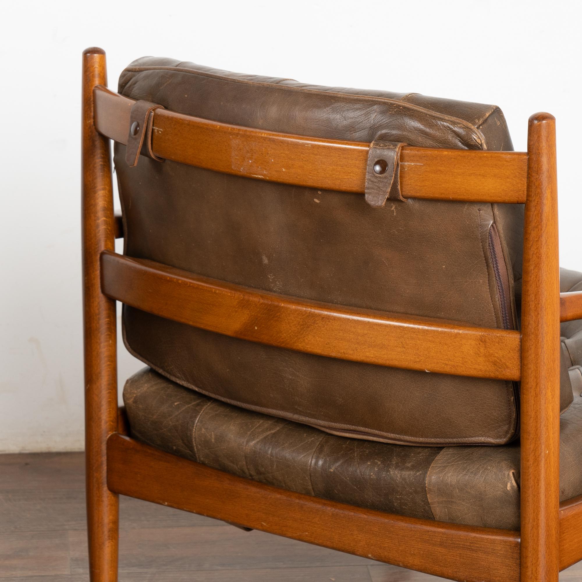 Pair, Mid Century Vintage Brown Leather Arm Chairs, Denmark circa 1960 For Sale 2