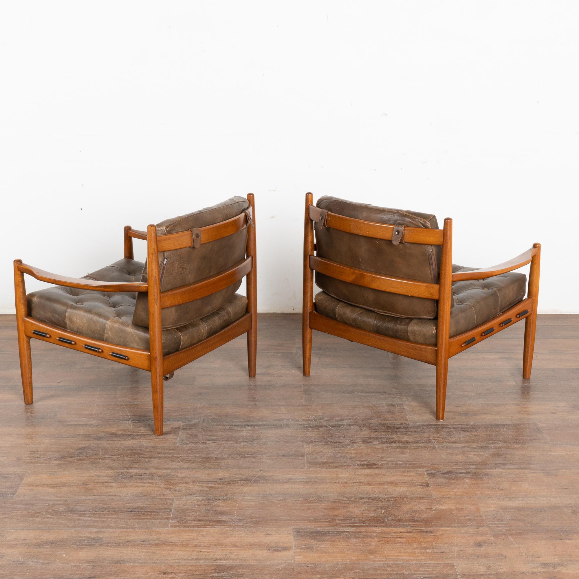 Pair, Mid Century Vintage Brown Leather Arm Chairs, Denmark circa 1960 For Sale 3