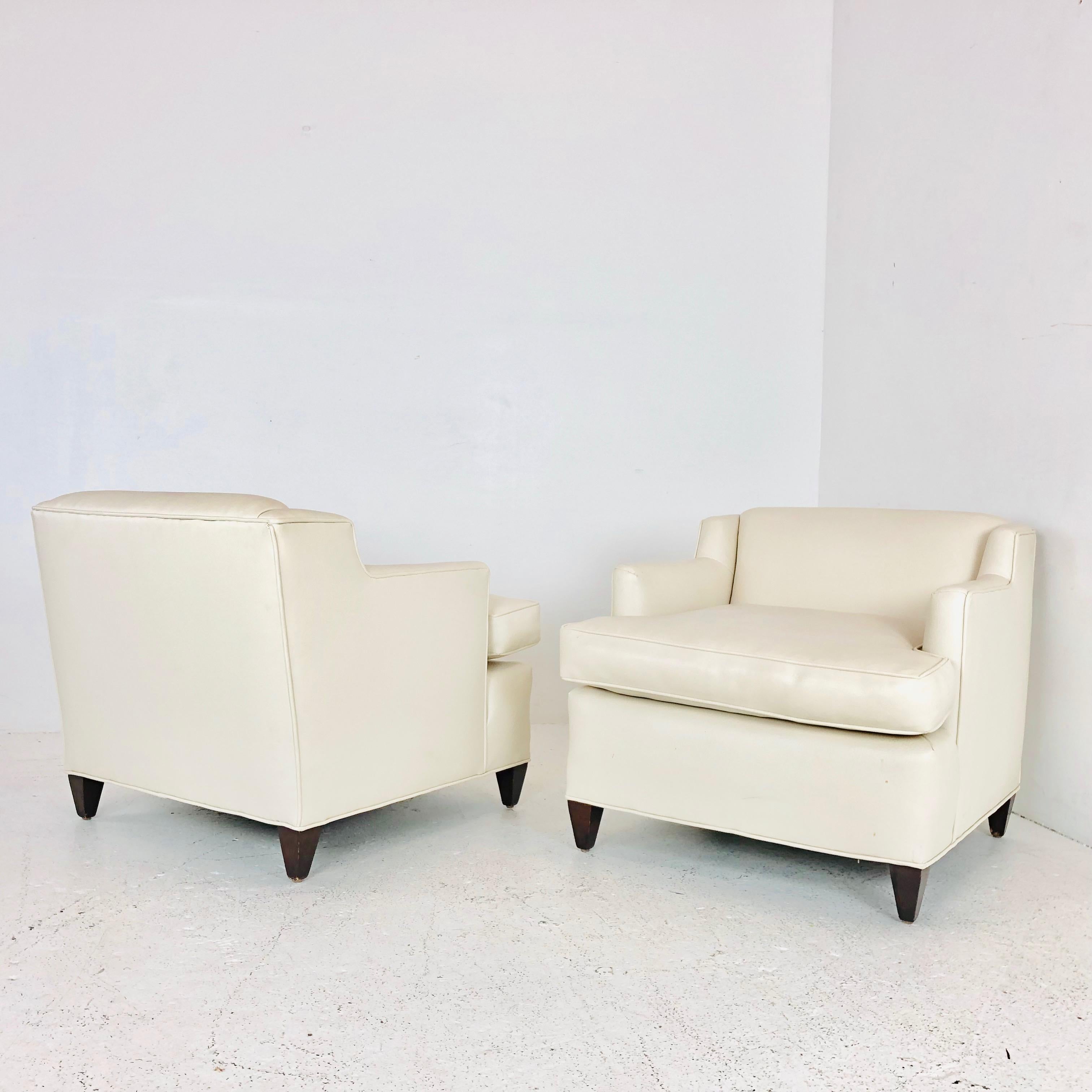 Pair of Midcentury Vinyl Lounge Chairs In Good Condition In Dallas, TX