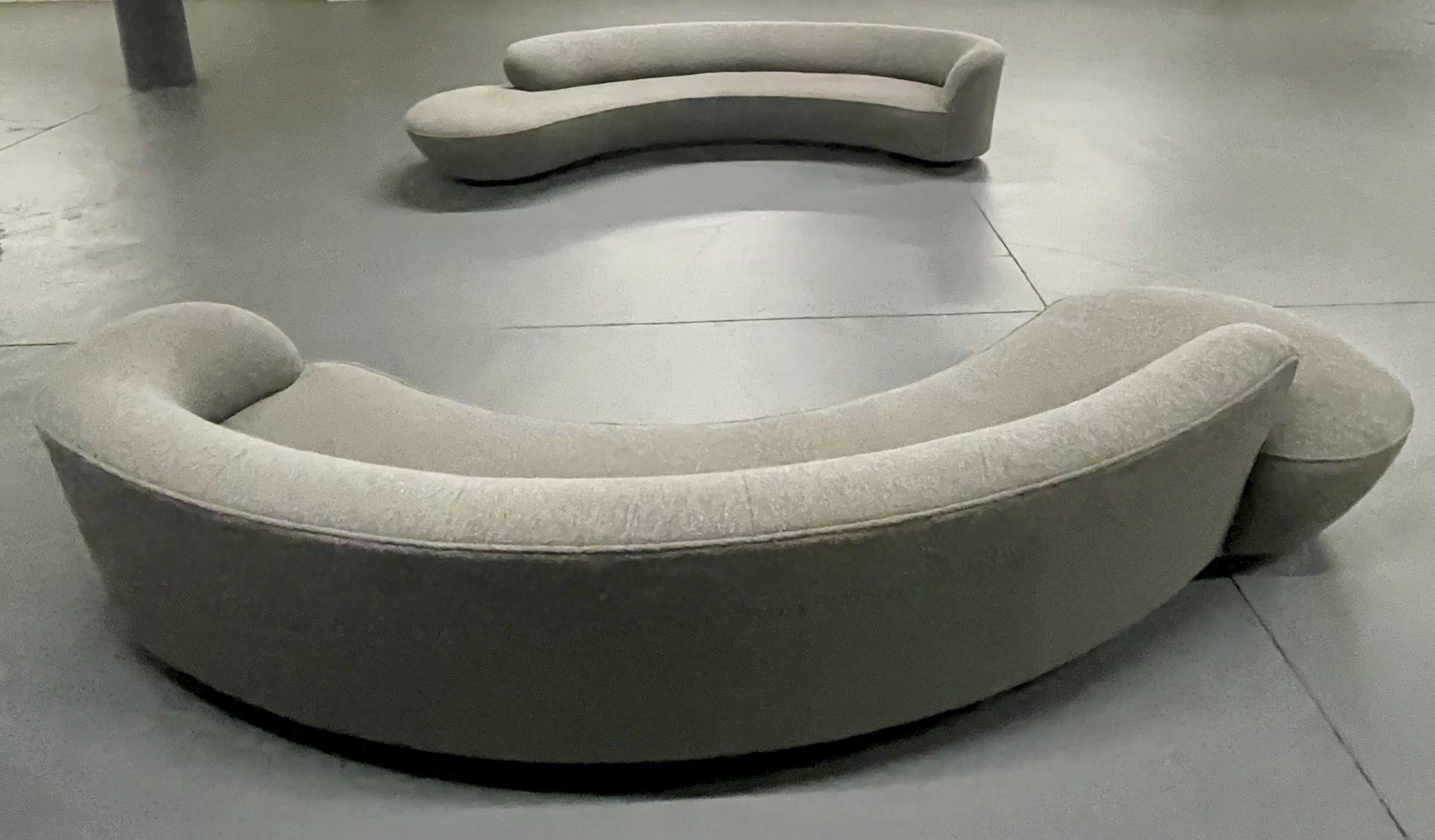 20th Century Pair Mid-Century Vladimir Kagan Serpentine Sofas for Directional, Lucite, Bouclé