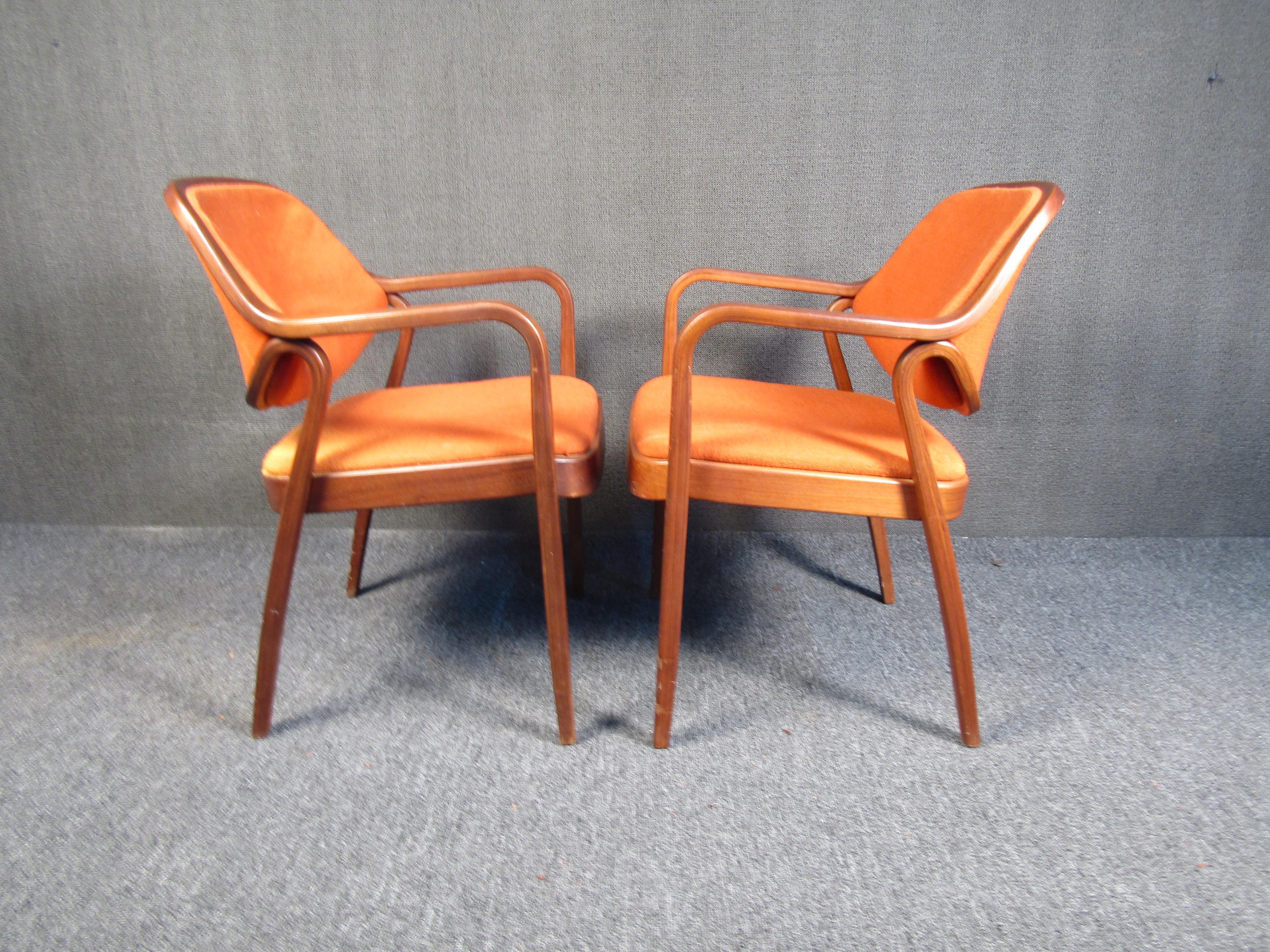 Upholstery Pair of Midcentury Walnut Armchairs by Knoll For Sale