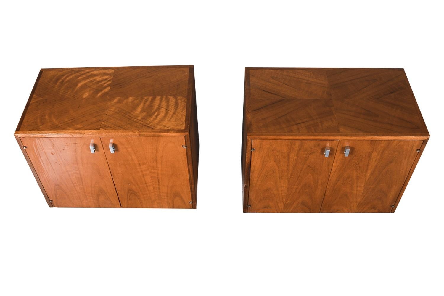 Mid-Century Modern Pair Mid Century Walnut Nightstands Cabinets Attributed to Jack Cartwright For Sale
