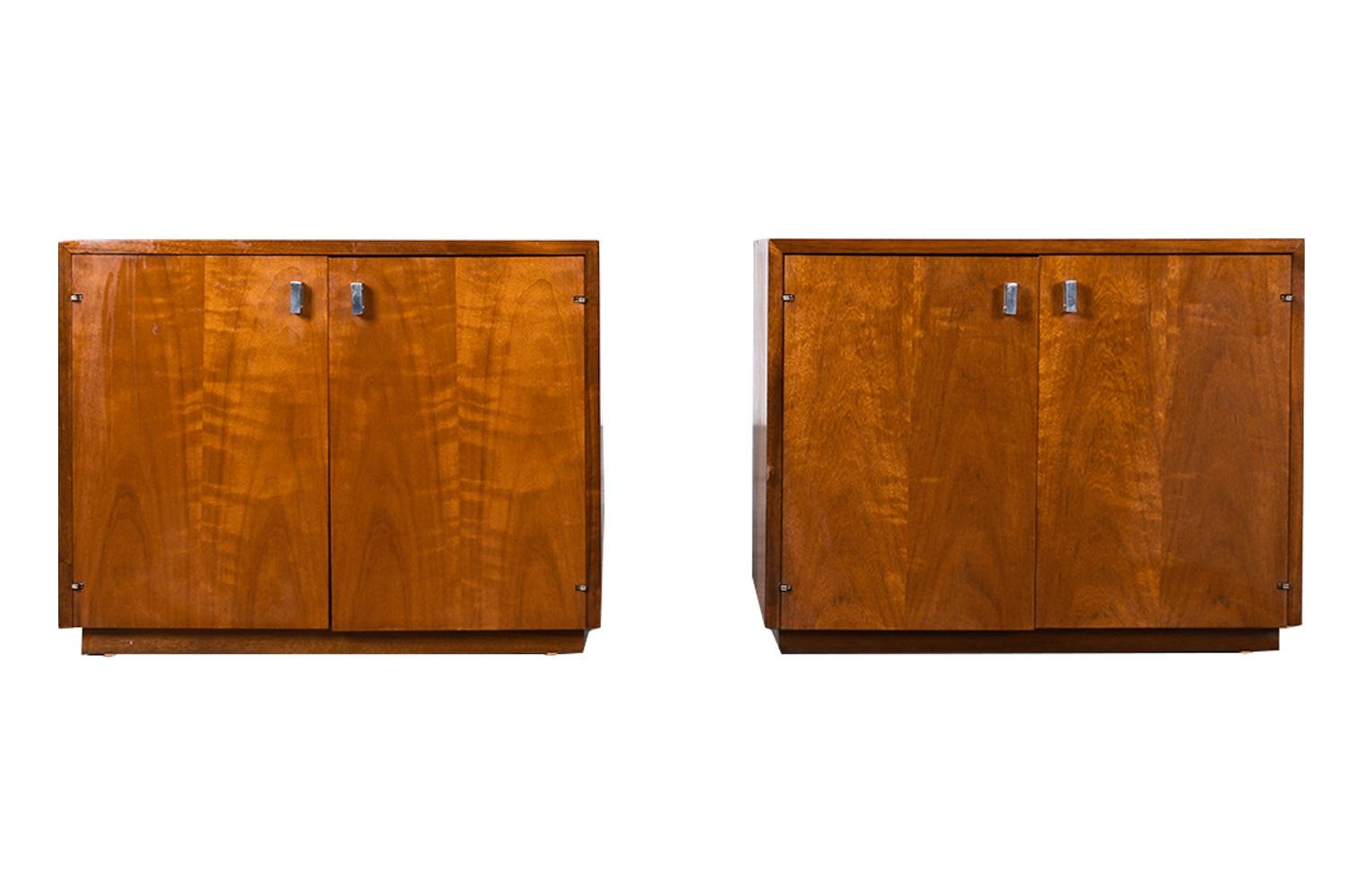 American Pair Mid Century Walnut Nightstands Cabinets Attributed to Jack Cartwright For Sale