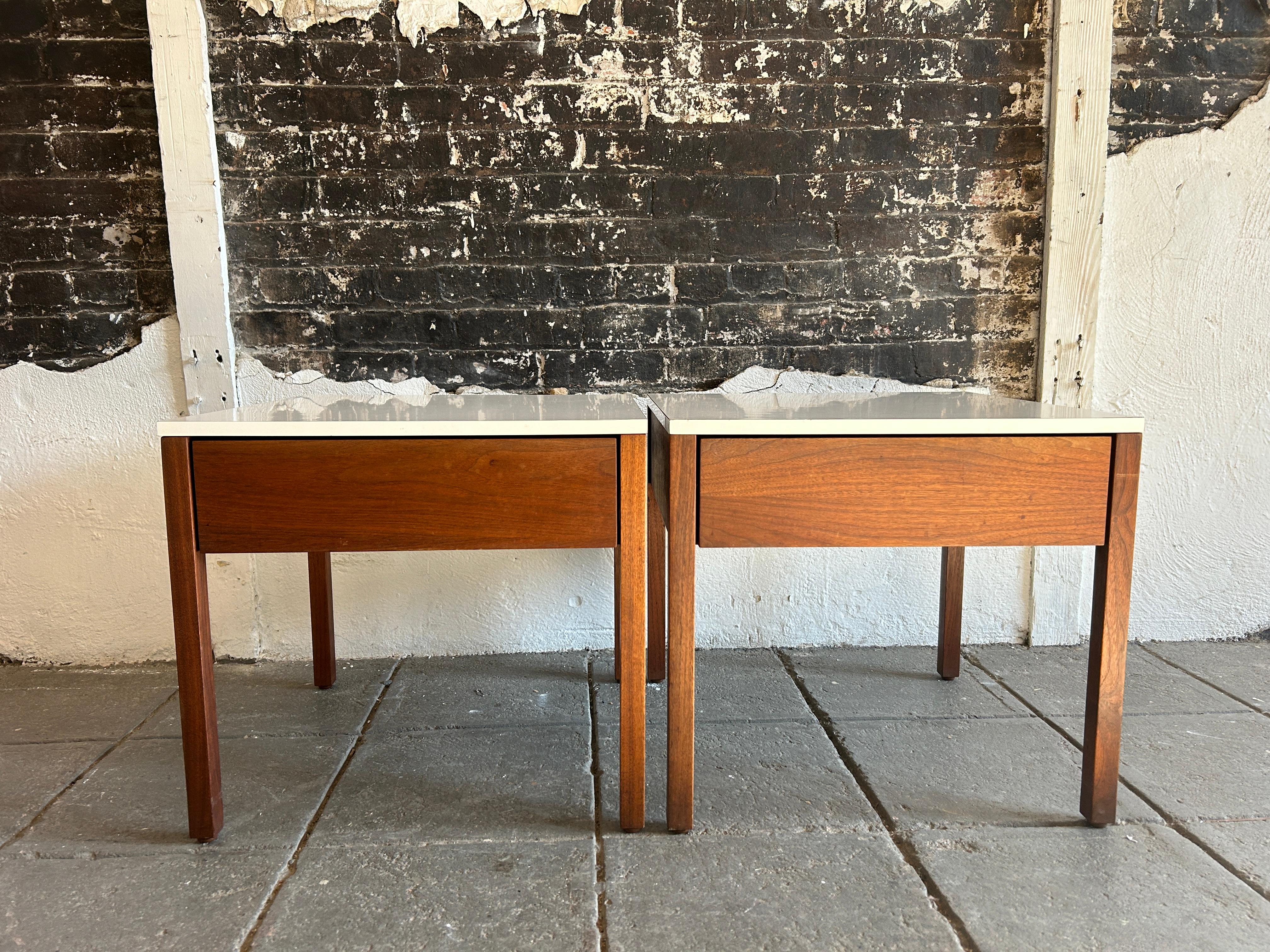 Pair of beautiful Florence knoll single drawer nightstands or side tables. Walnut single drawer nightstands with clean white laminate tops. Solid Oak drawers with single white divider. Has metal drawer slides. Both are labeled knoll. Located in