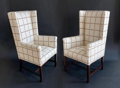 Paire de chaises à dossier Wingback du milieu du siècle, tapissées d'un tissu inspiré de Parzinger