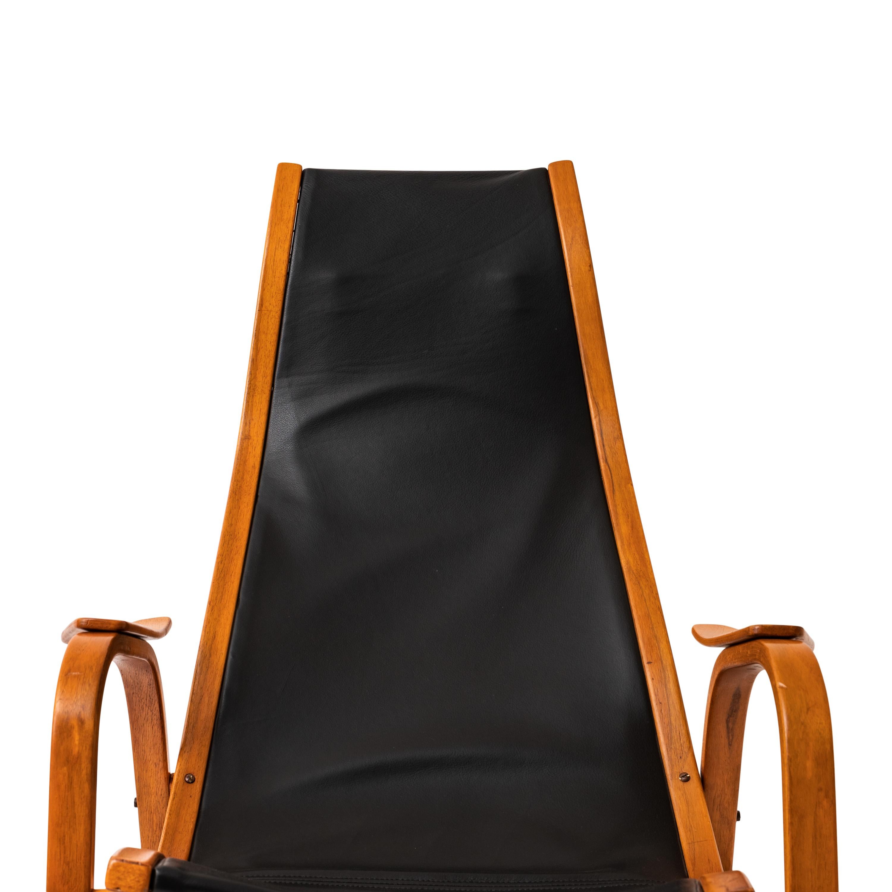 Pair Mid Century Yngve Ekstrom Swedese Lamino Black Leather Lounge Chairs, 1950s 3