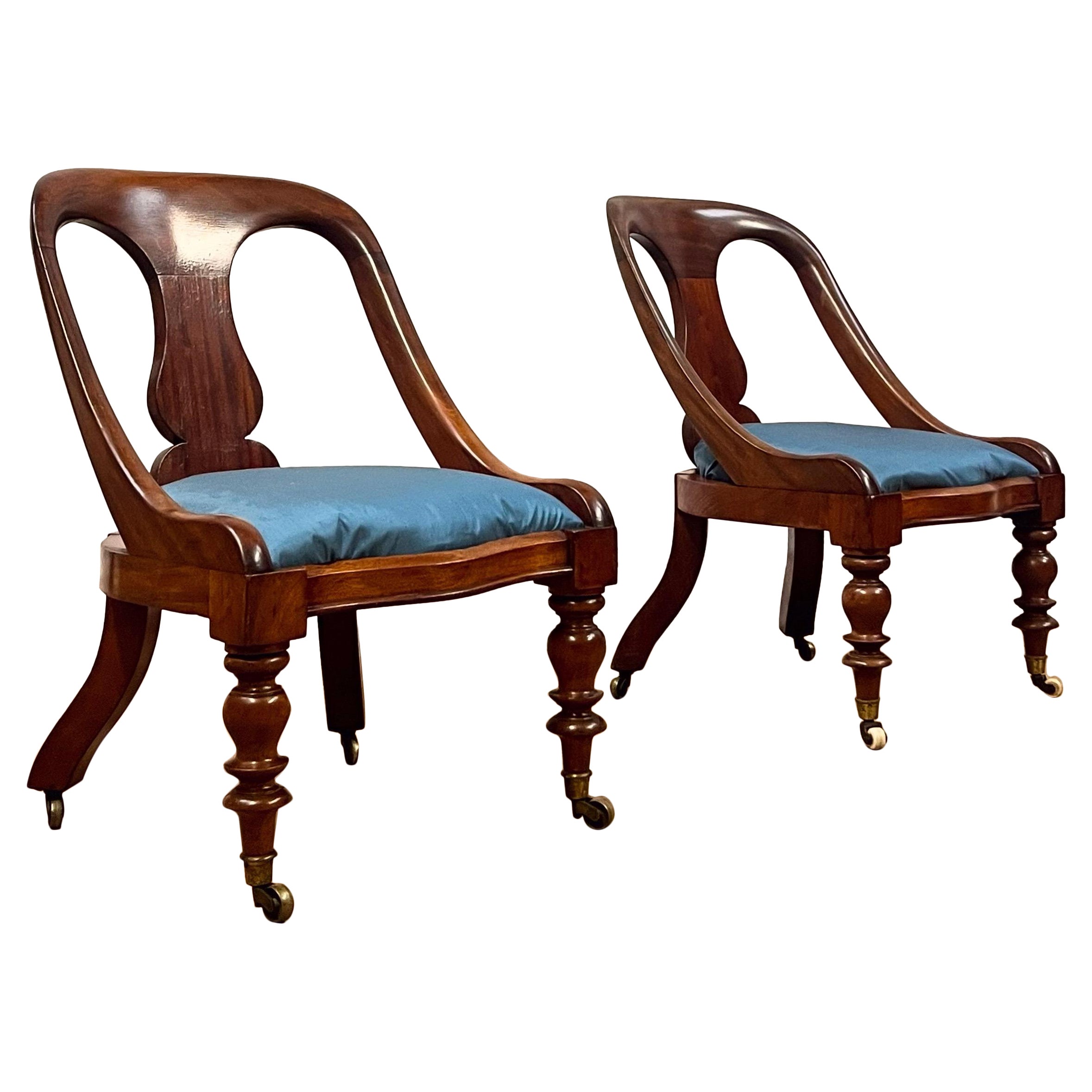 Paire de fauteuils de cheminée du milieu du XIXe siècle en vente