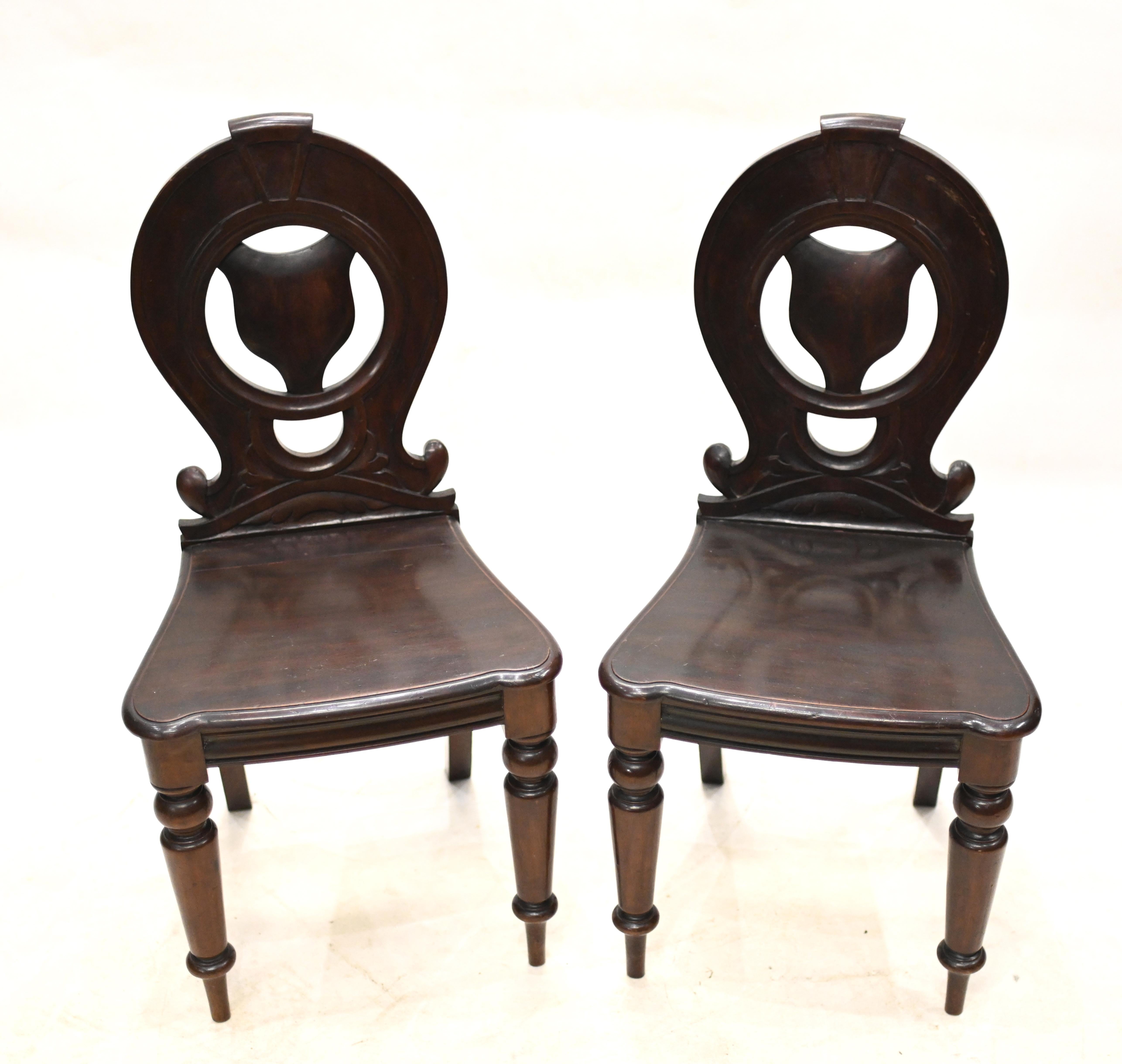 Pair Mid Victorian Hall Chairs Mahogany 1840 In Good Condition For Sale In Potters Bar, GB