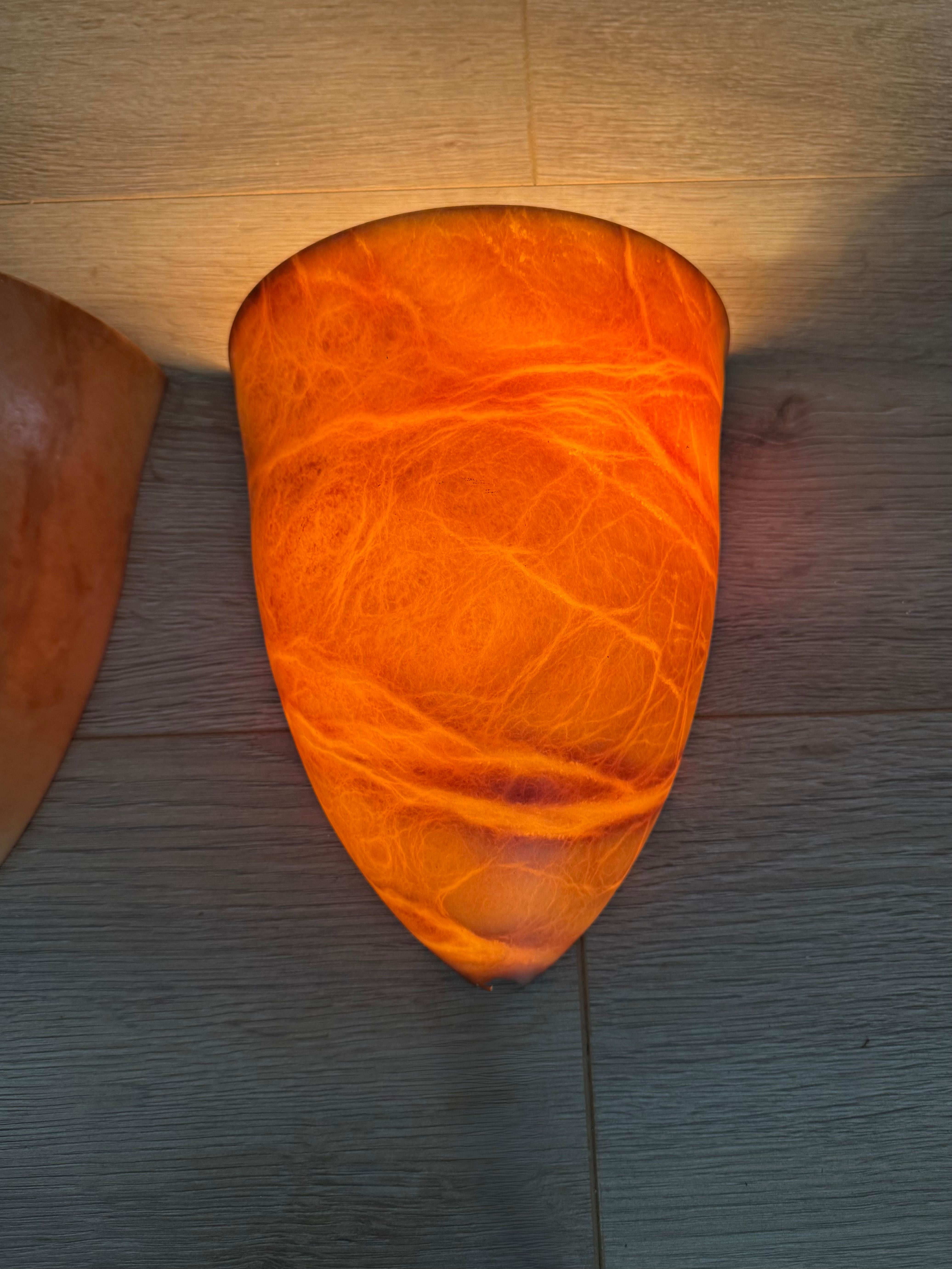 Paar Wandleuchter aus Alabaster im Art-Déco-Stil der Jahrhundertmitte, handgefertigte Kokonform im Angebot 2