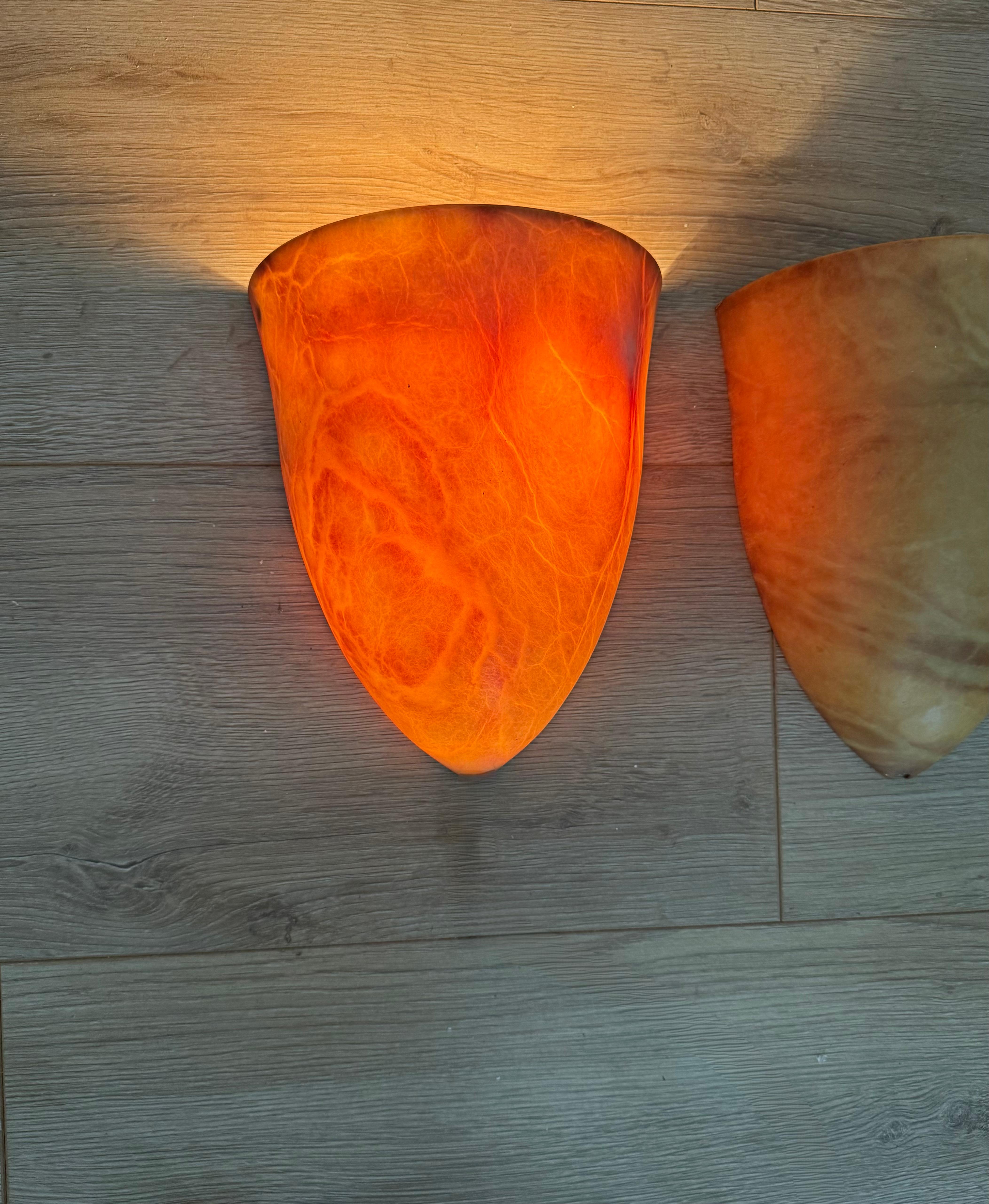 Paar Wandleuchter aus Alabaster im Art-Déco-Stil der Jahrhundertmitte, handgefertigte Kokonform im Angebot 4