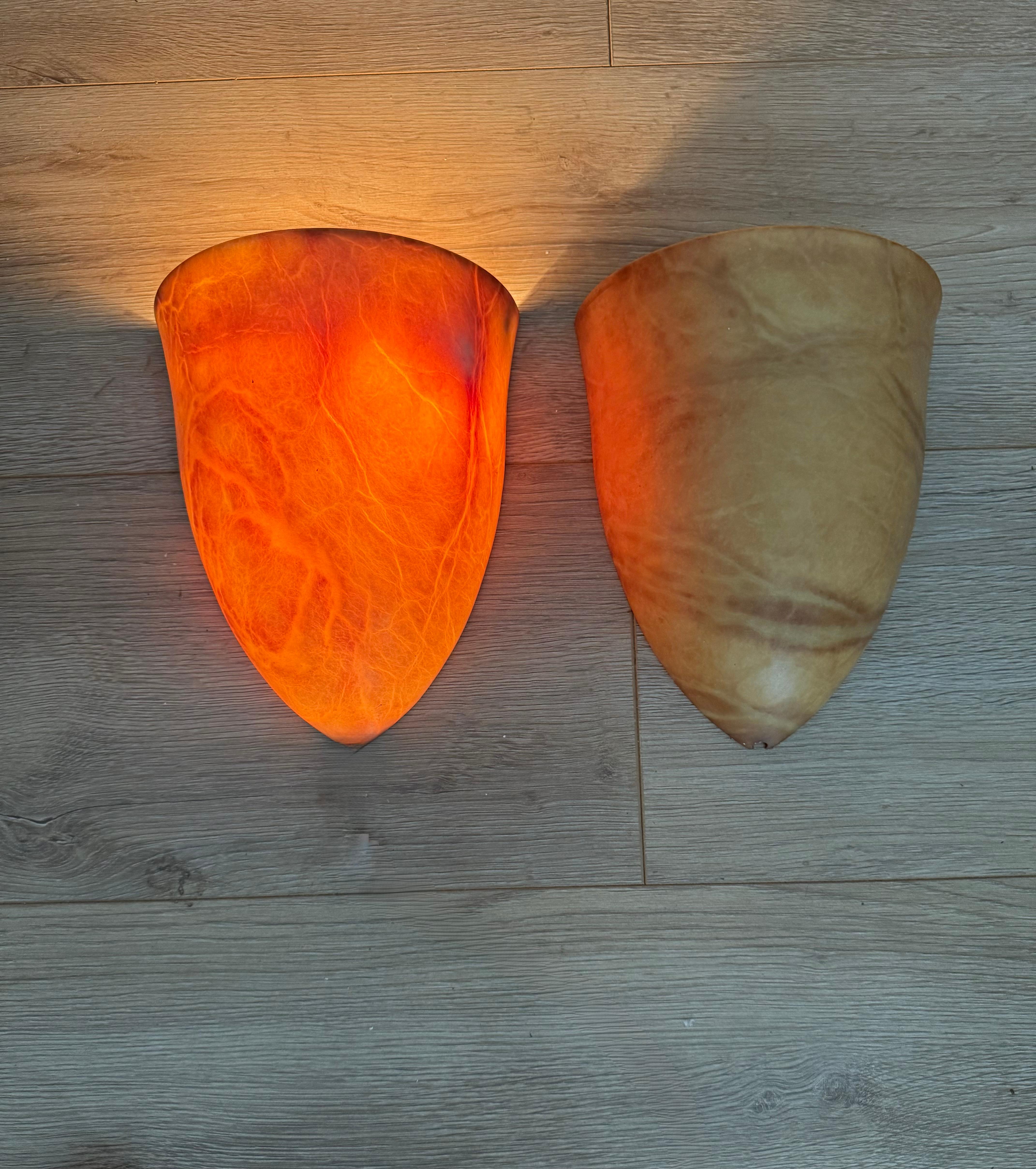 Paar Wandleuchter aus Alabaster im Art-Déco-Stil der Jahrhundertmitte, handgefertigte Kokonform im Angebot 5