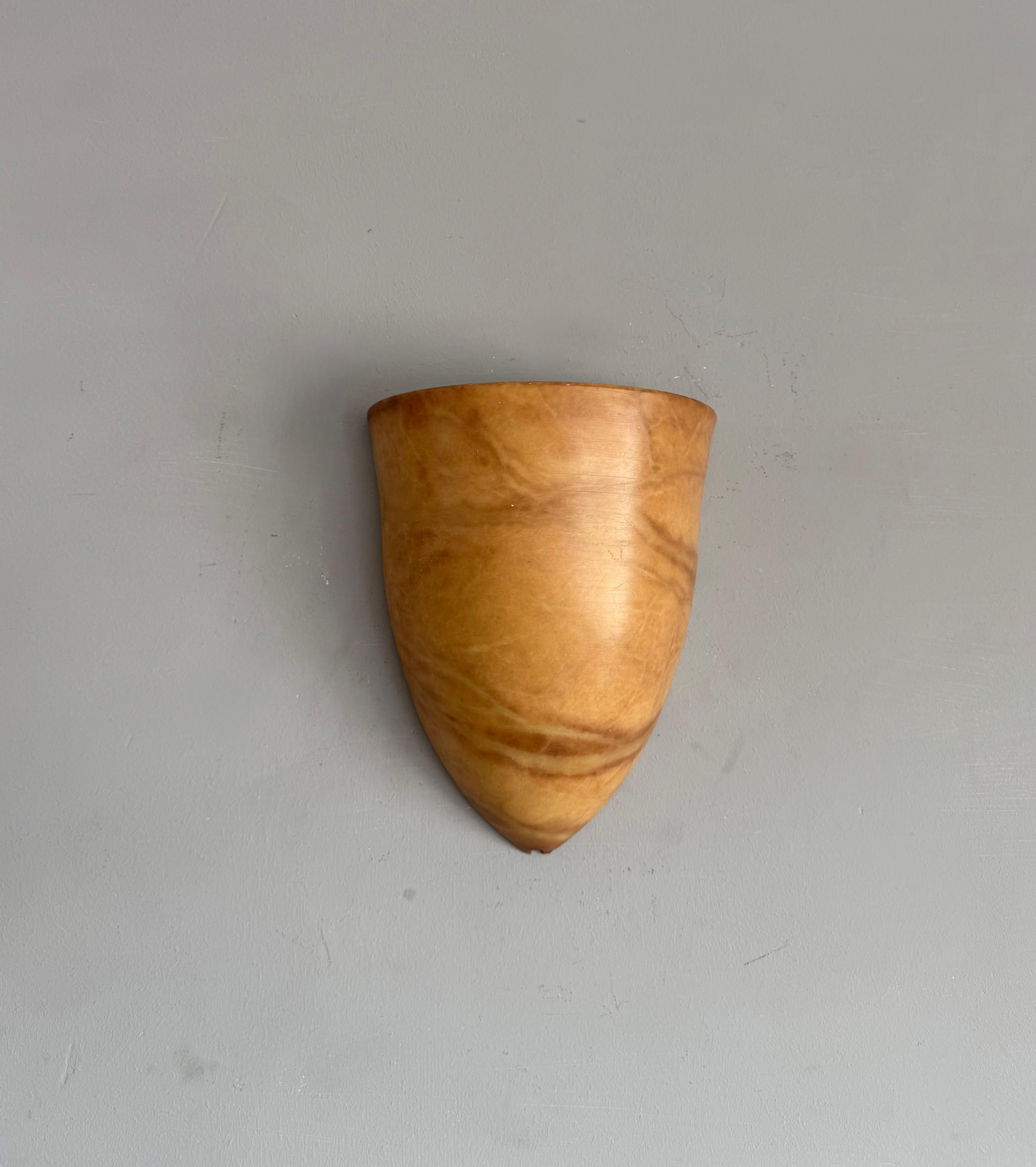Paar Wandleuchter aus Alabaster im Art-Déco-Stil der Jahrhundertmitte, handgefertigte Kokonform im Angebot 7