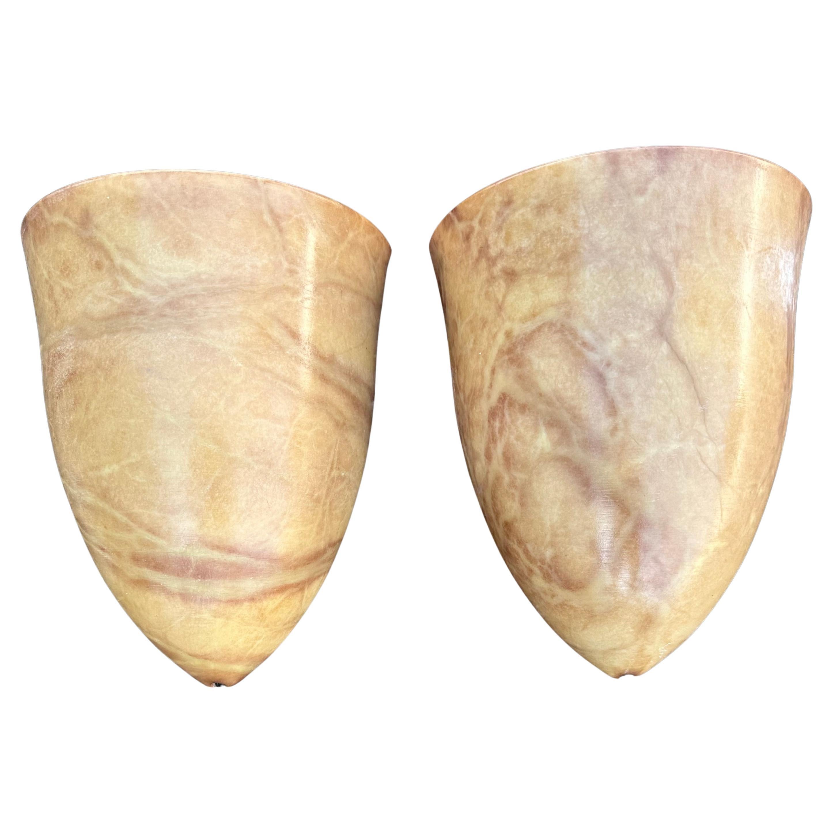Paar Wandleuchter aus Alabaster im Art-Déco-Stil der Jahrhundertmitte, handgefertigte Kokonform