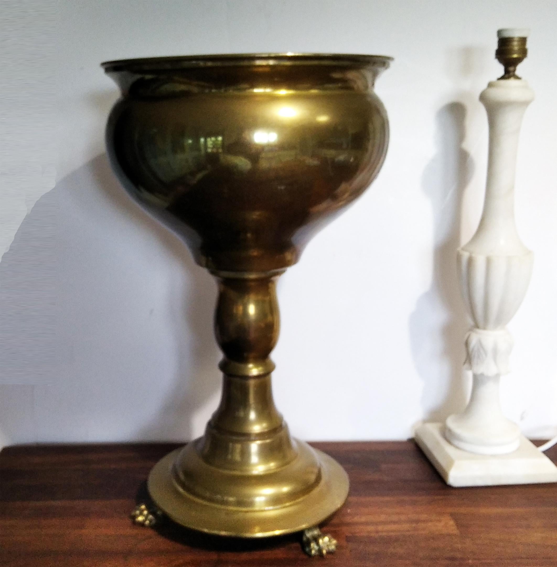 Pair of Planters, Cachepots and Jardinières Bronze Cup with Early 20th Century In Good Condition In Mombuey, Zamora