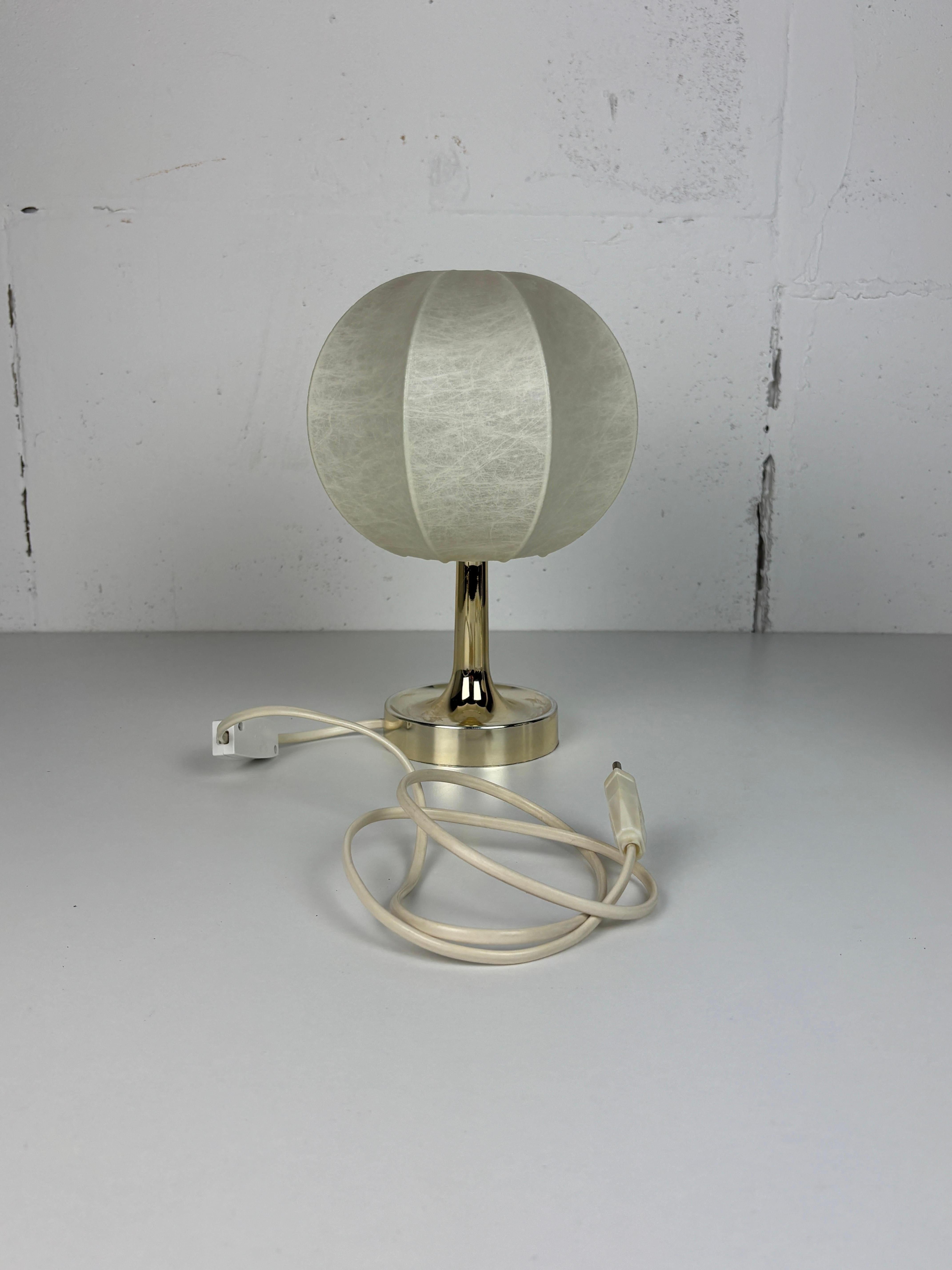 Paire de lampes de table ou de chevet en laiton et cocon du milieu du siècle par Goldkant, 1960s en vente 3