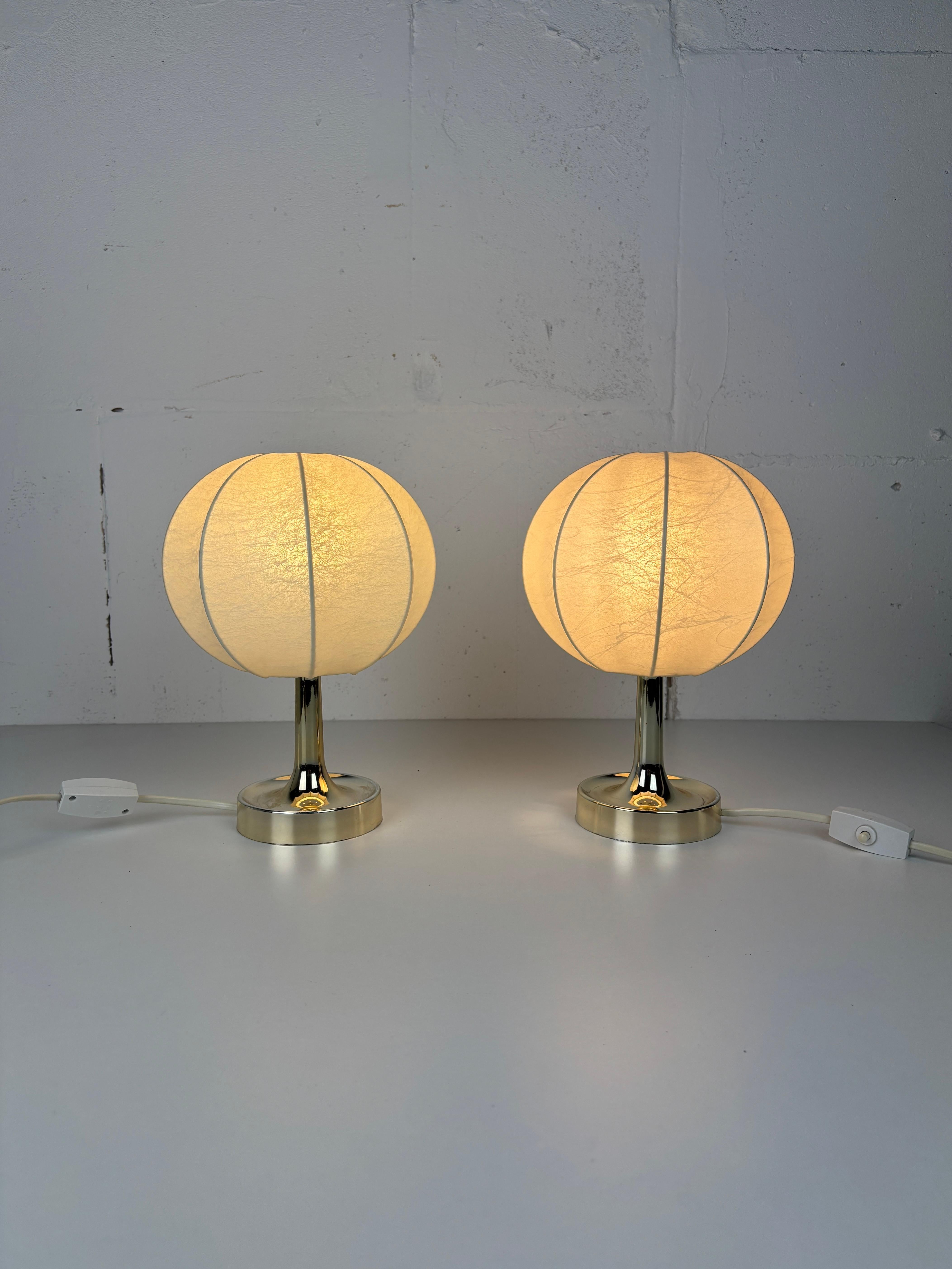 Allemand Paire de lampes de table ou de chevet en laiton et cocon du milieu du siècle par Goldkant, 1960s en vente