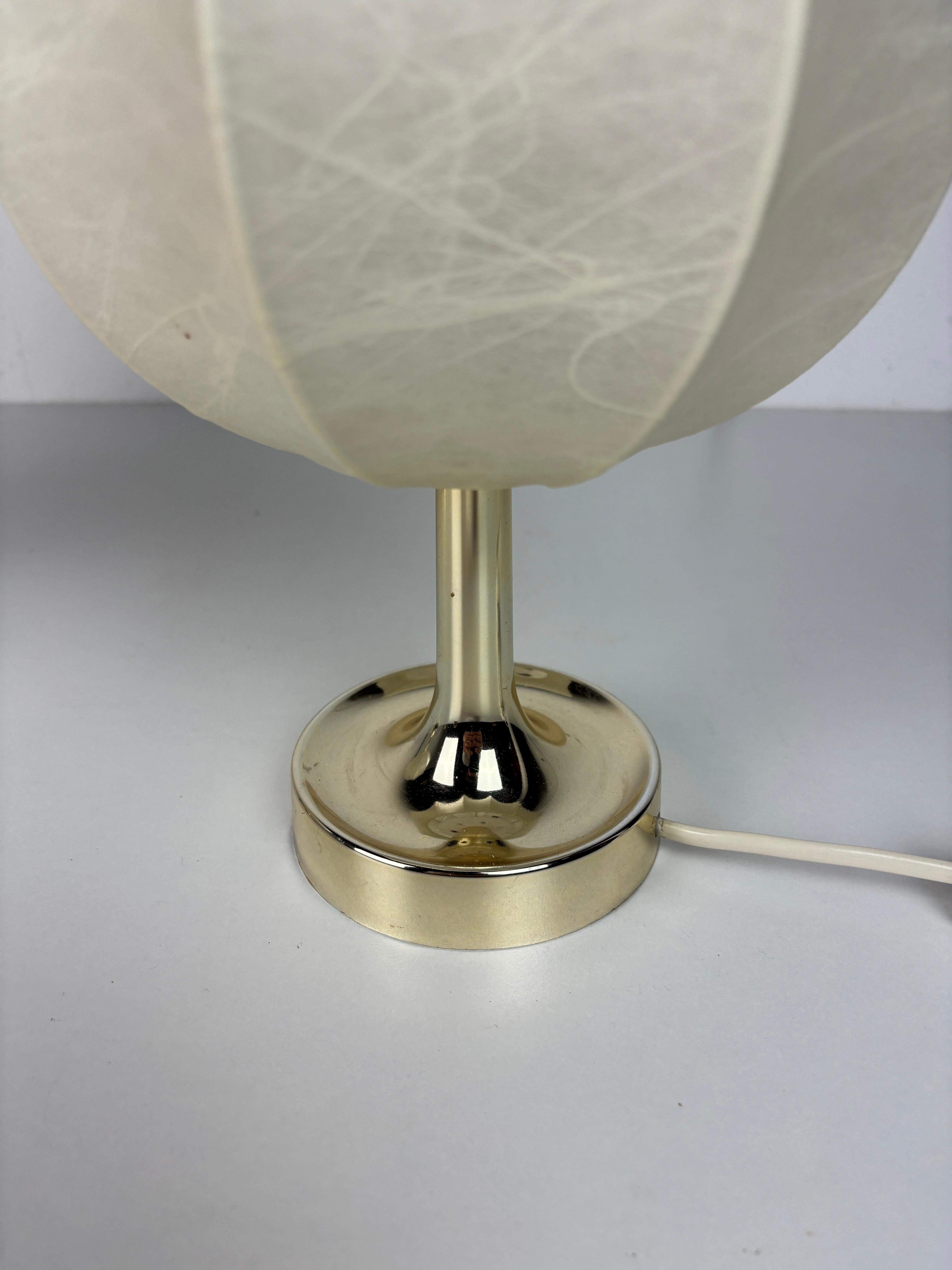 Milieu du XXe siècle Paire de lampes de table ou de chevet en laiton et cocon du milieu du siècle par Goldkant, 1960s en vente