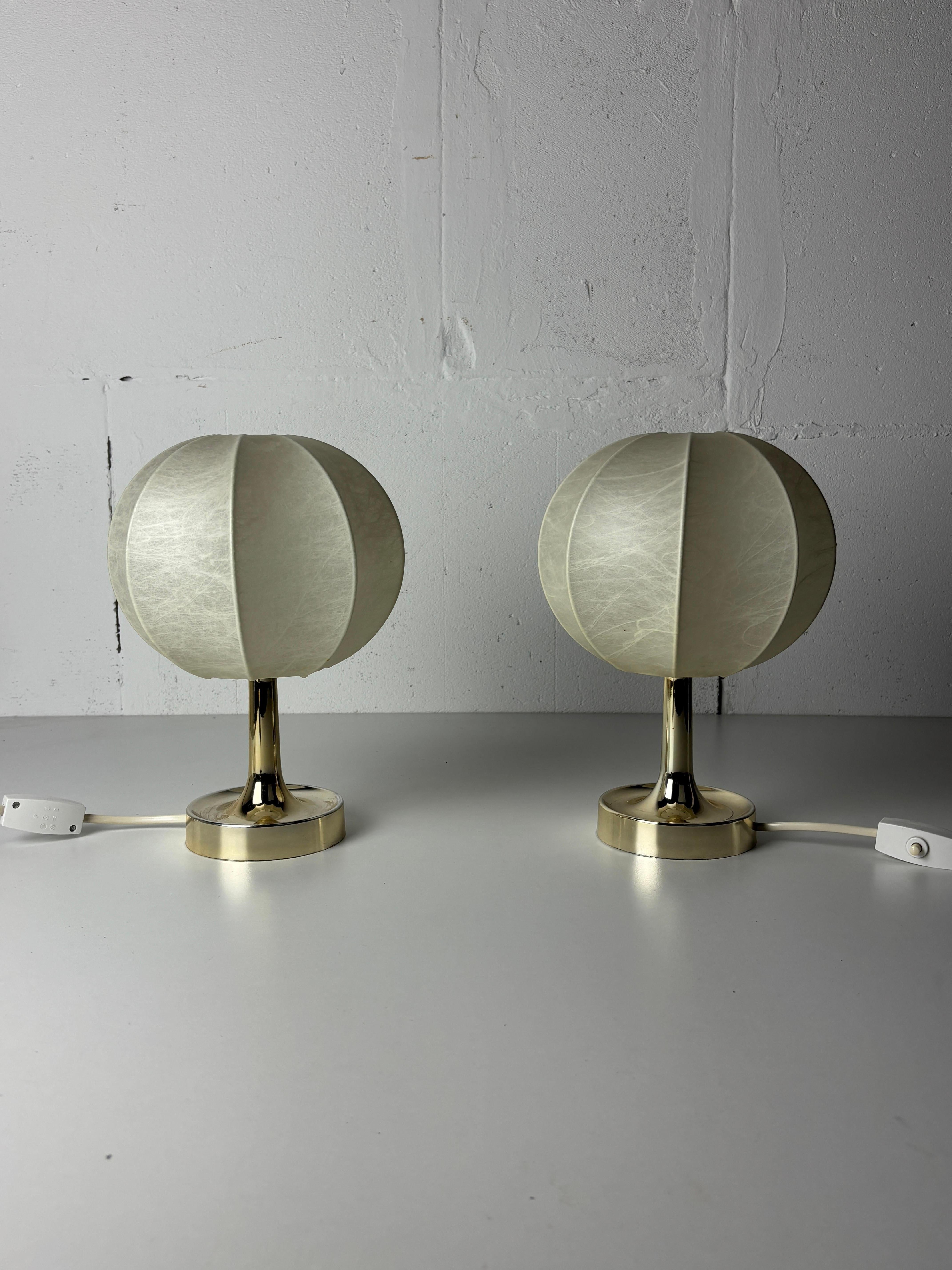 Paire de lampes de table ou de chevet en laiton et cocon du milieu du siècle par Goldkant, 1960s en vente 1