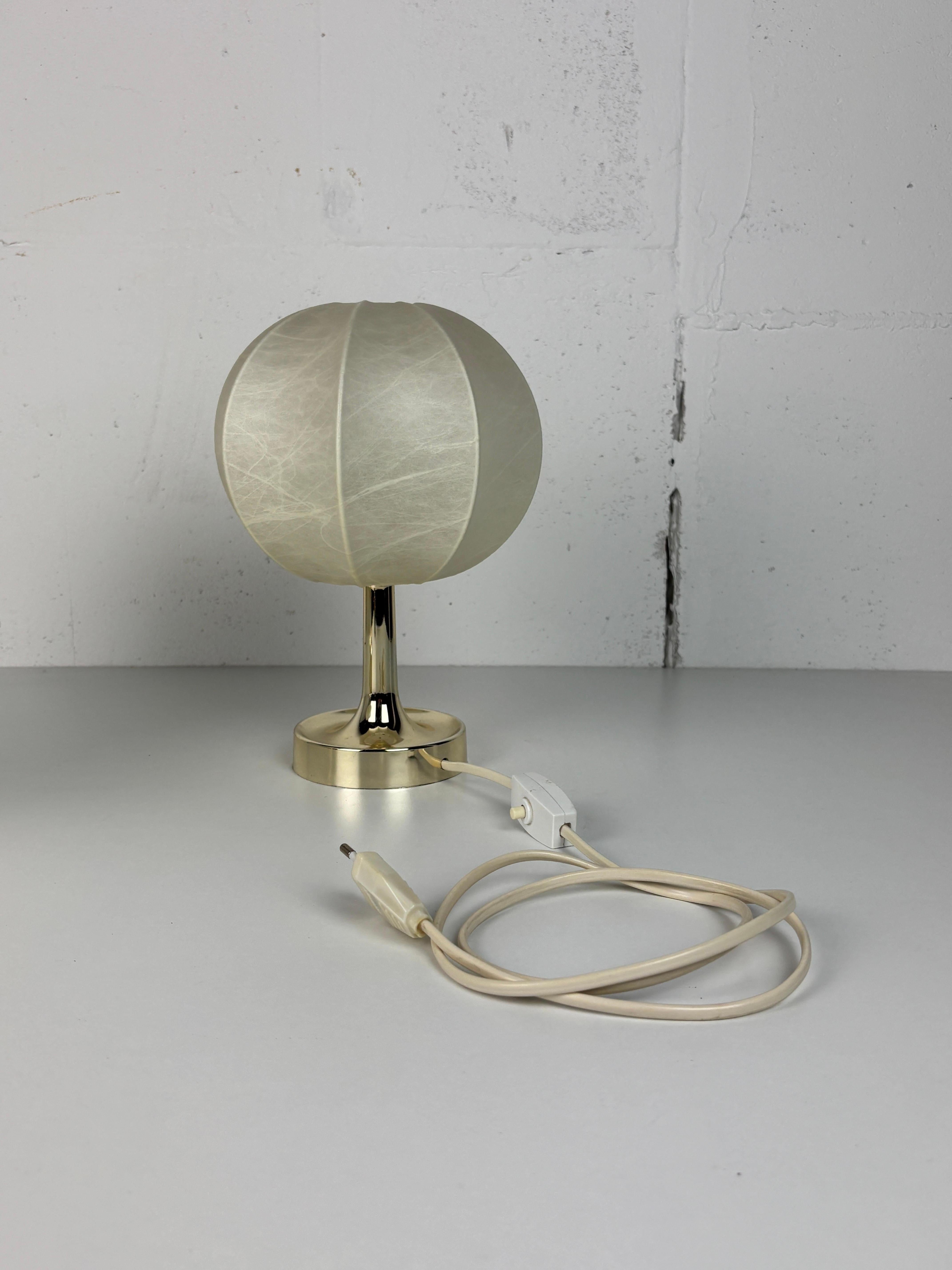 Paire de lampes de table ou de chevet en laiton et cocon du milieu du siècle par Goldkant, 1960s en vente 2