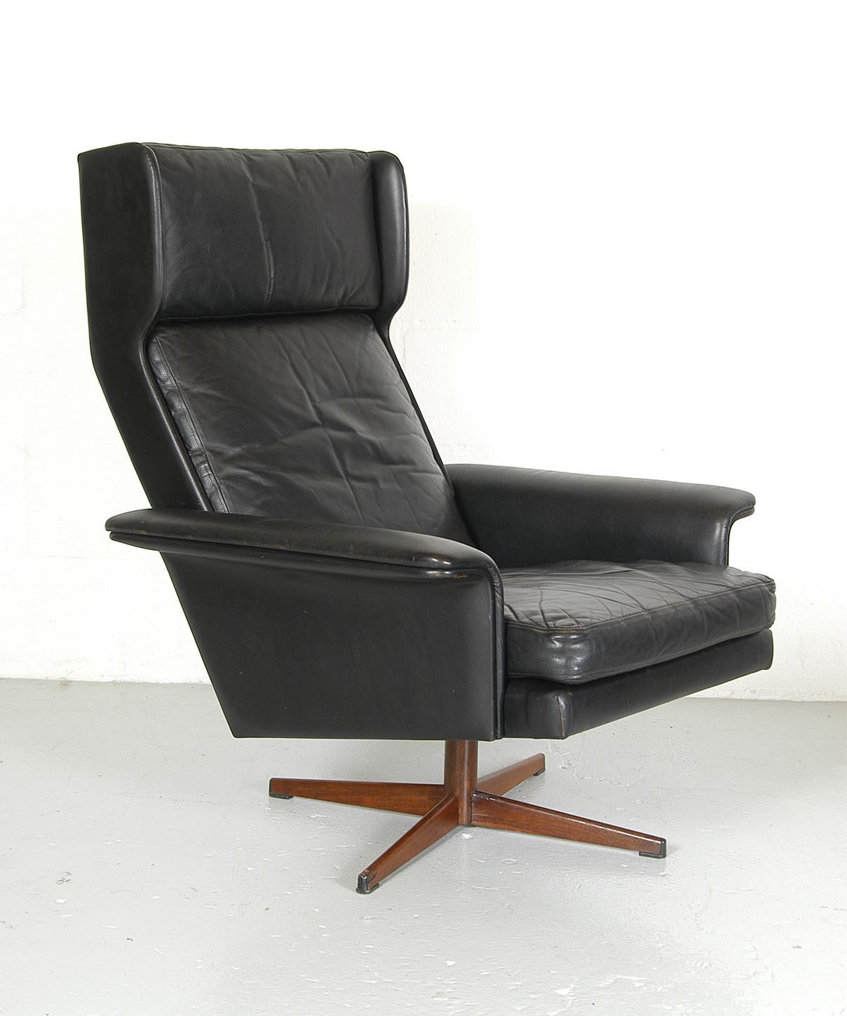 Pair Midcentury Danish Leather Lounge Chairs by Komfort designed HW Klein 1960s In Good Condition In Sherborne, Dorset
