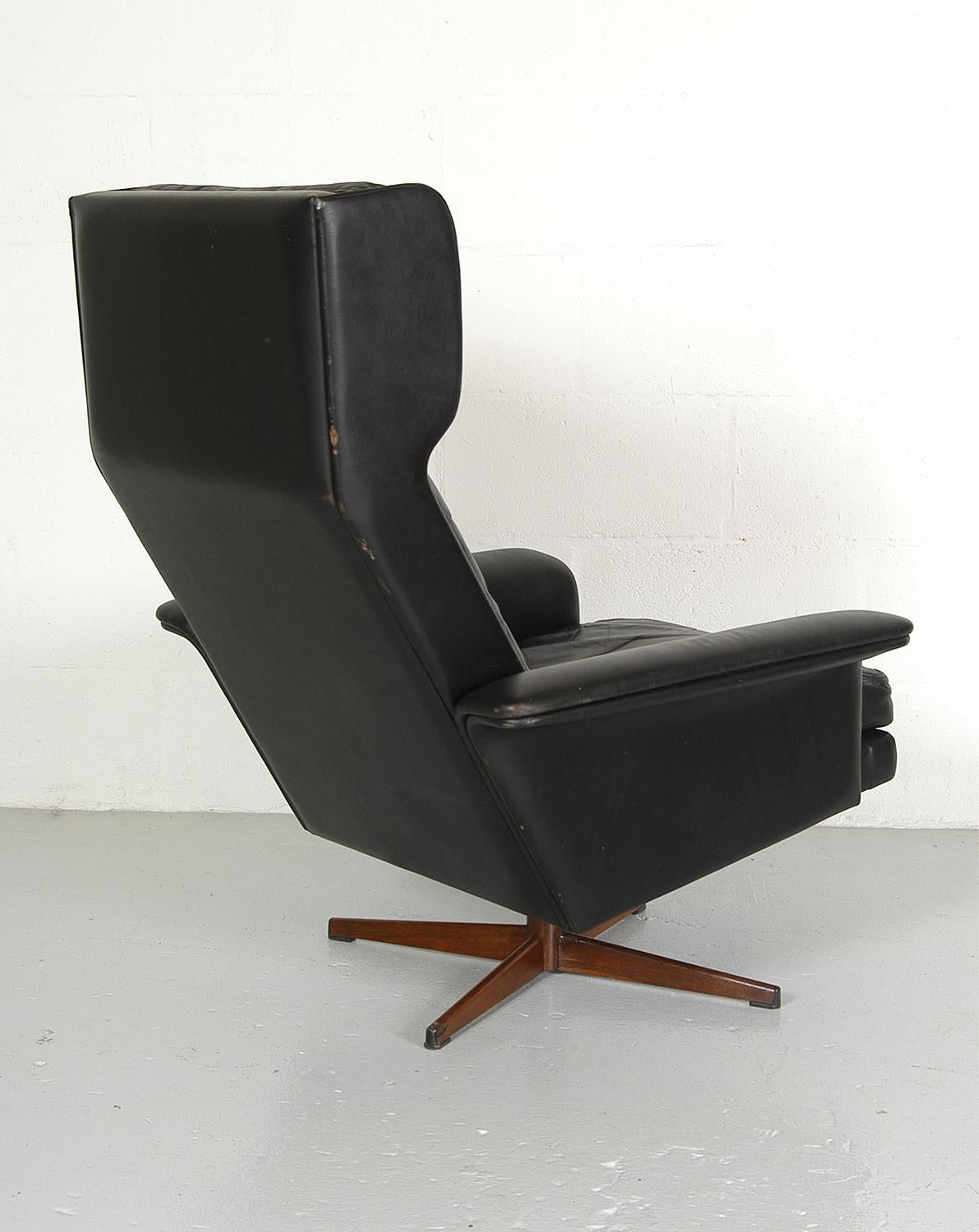 Pair Midcentury Danish Leather Lounge Chairs by Komfort designed HW Klein 1960s 1