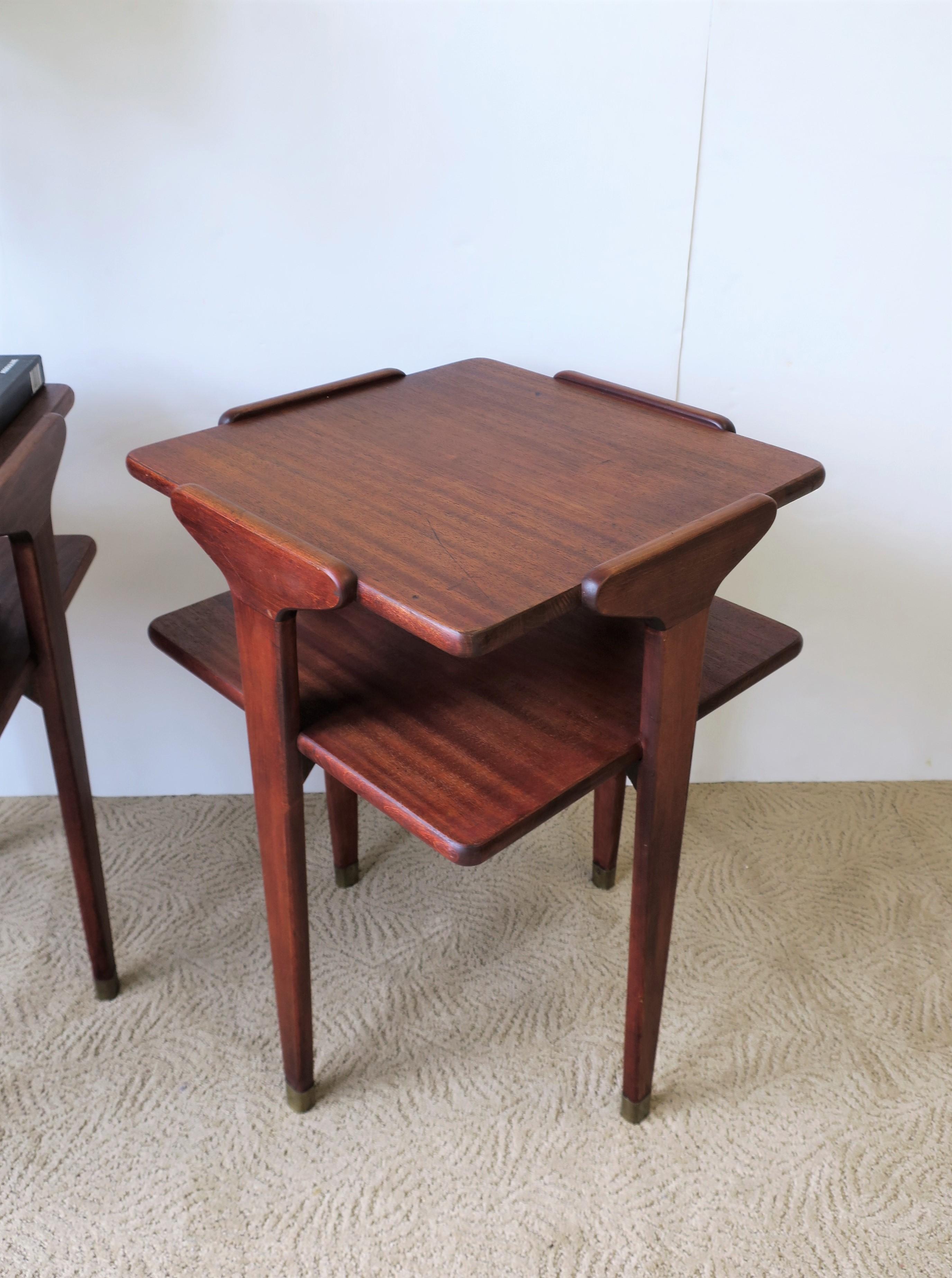 Pair Midcentury End or Night Stand Tables 10